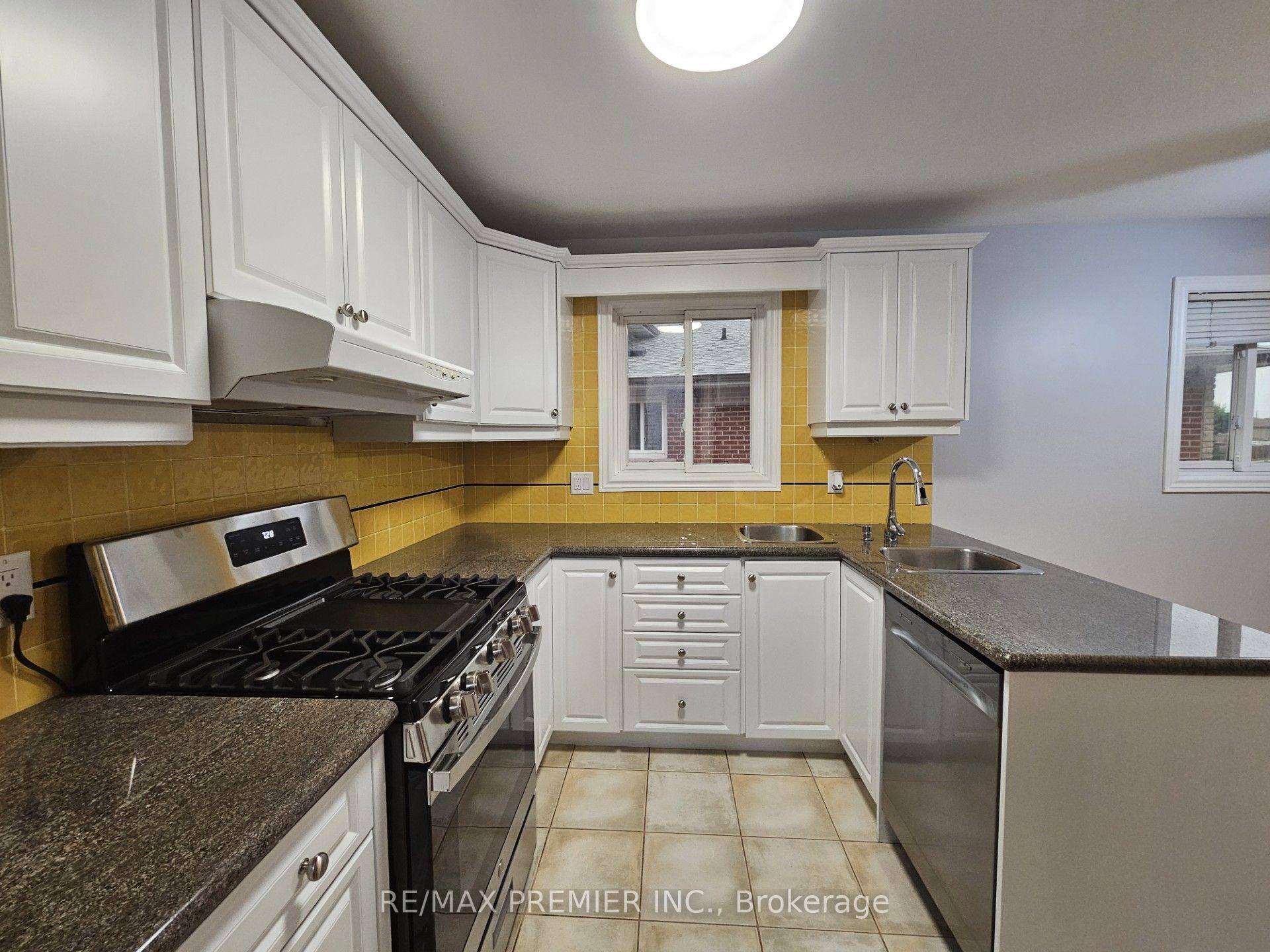 Photo 4 of Unit Main Floor, 99 Albany Drive, Vaughan, West Woodbridge — HOMEH