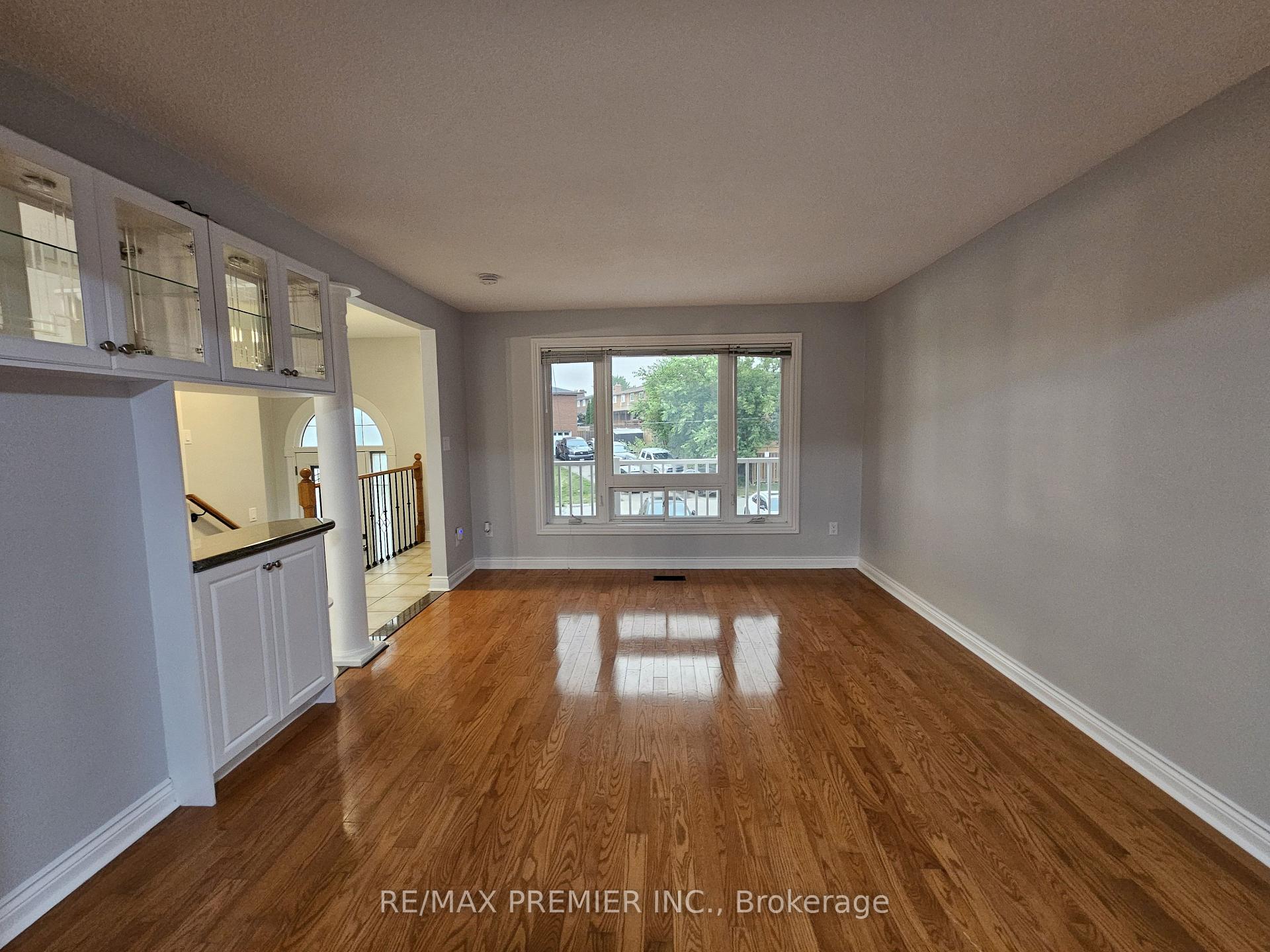 Photo 8 of Unit Main Floor, 99 Albany Drive, Vaughan, West Woodbridge — HOMEH