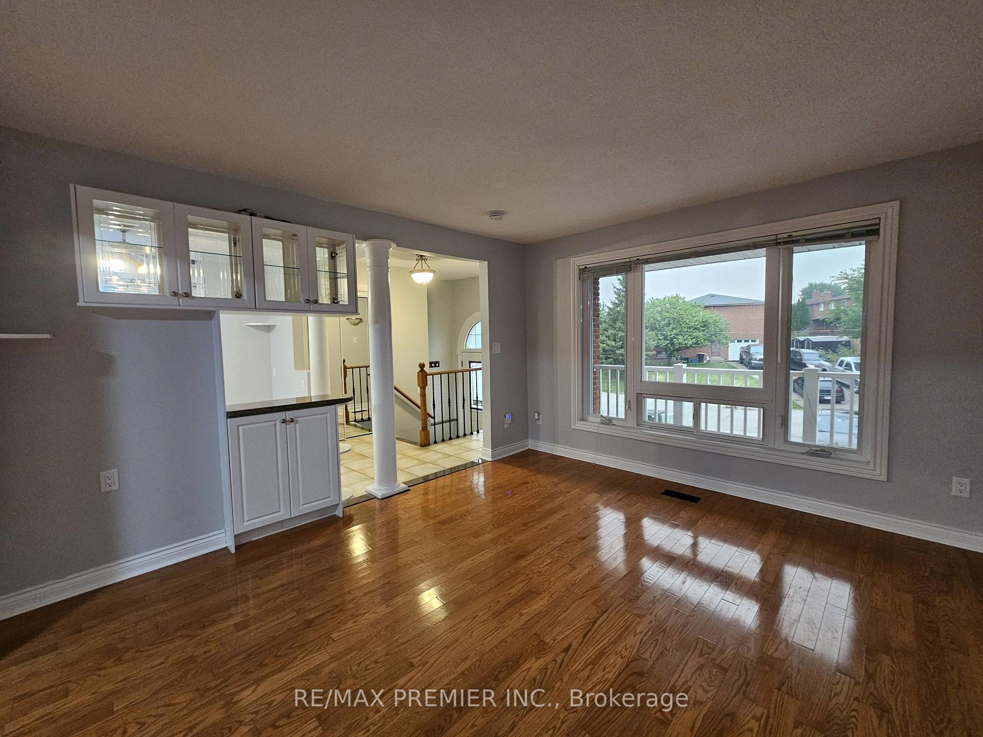 Photo 9 of Unit Main Floor, 99 Albany Drive, Vaughan, West Woodbridge — HOMEH