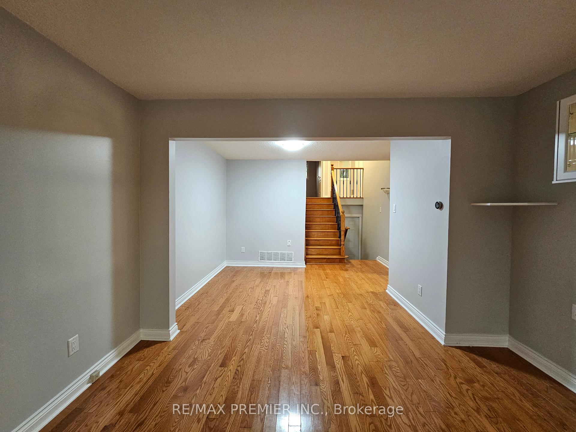 Photo 10 of Unit Main Floor, 99 Albany Drive, Vaughan, West Woodbridge — HOMEH