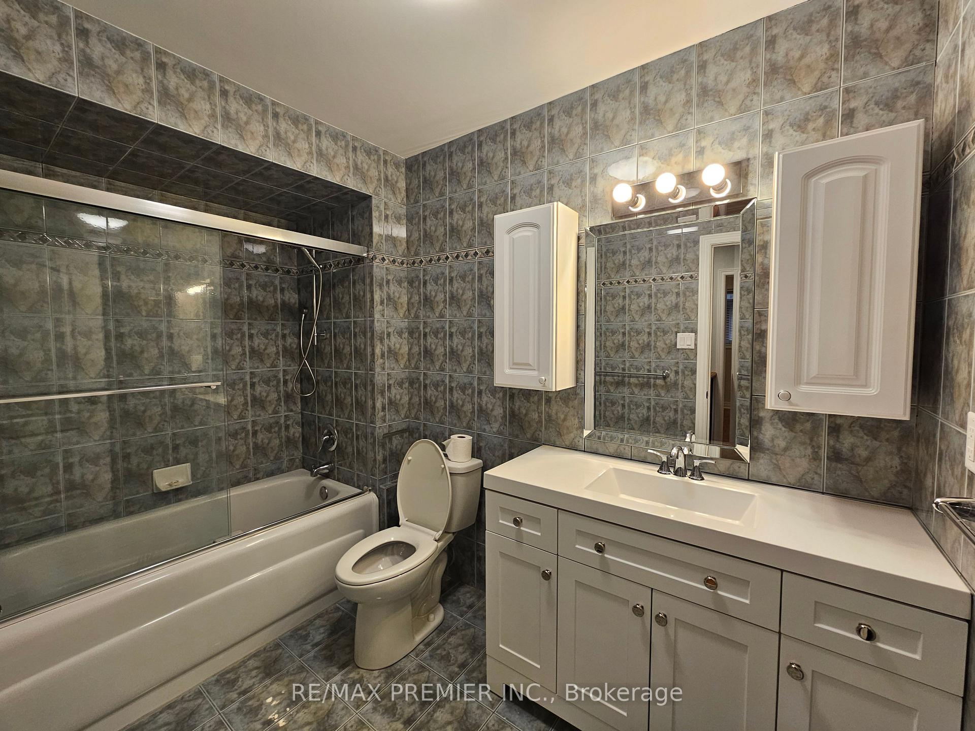Photo 11 of Unit Main Floor, 99 Albany Drive, Vaughan, West Woodbridge — HOMEH