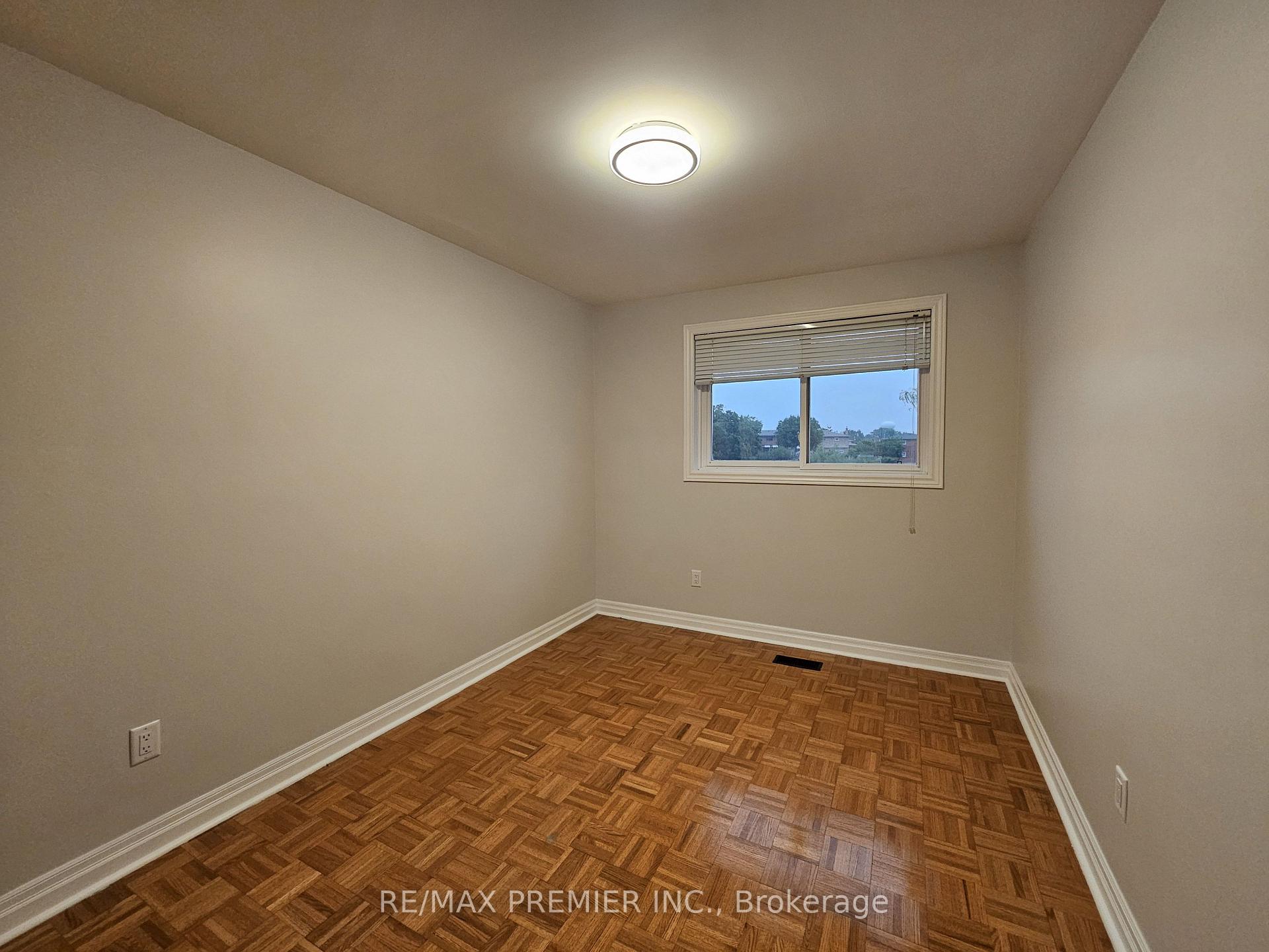Photo 13 of Unit Main Floor, 99 Albany Drive, Vaughan, West Woodbridge — HOMEH