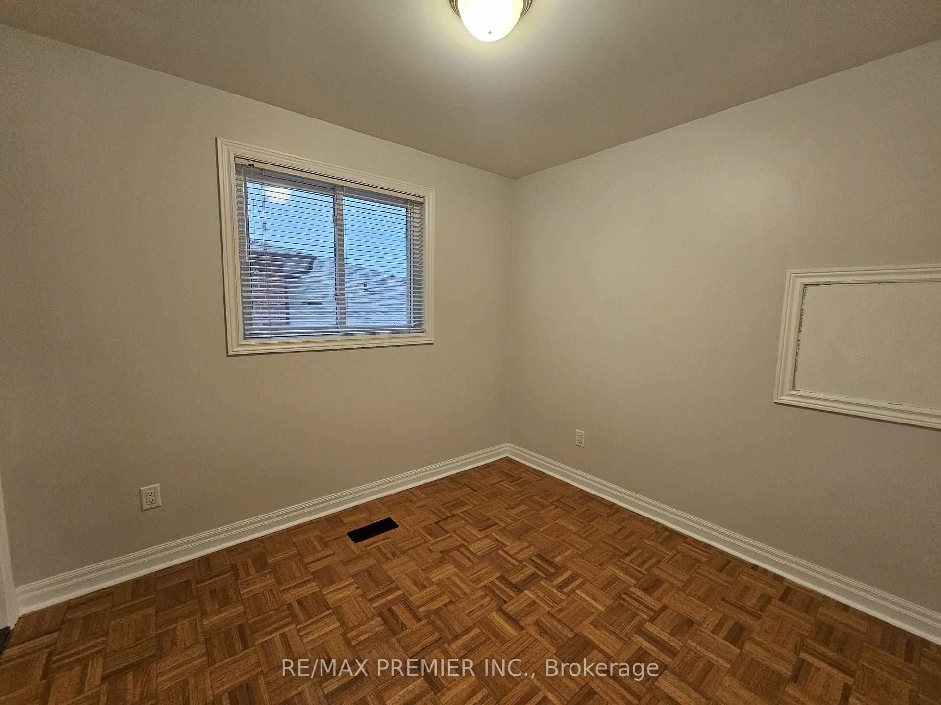 Photo 14 of Unit Main Floor, 99 Albany Drive, Vaughan, West Woodbridge — HOMEH
