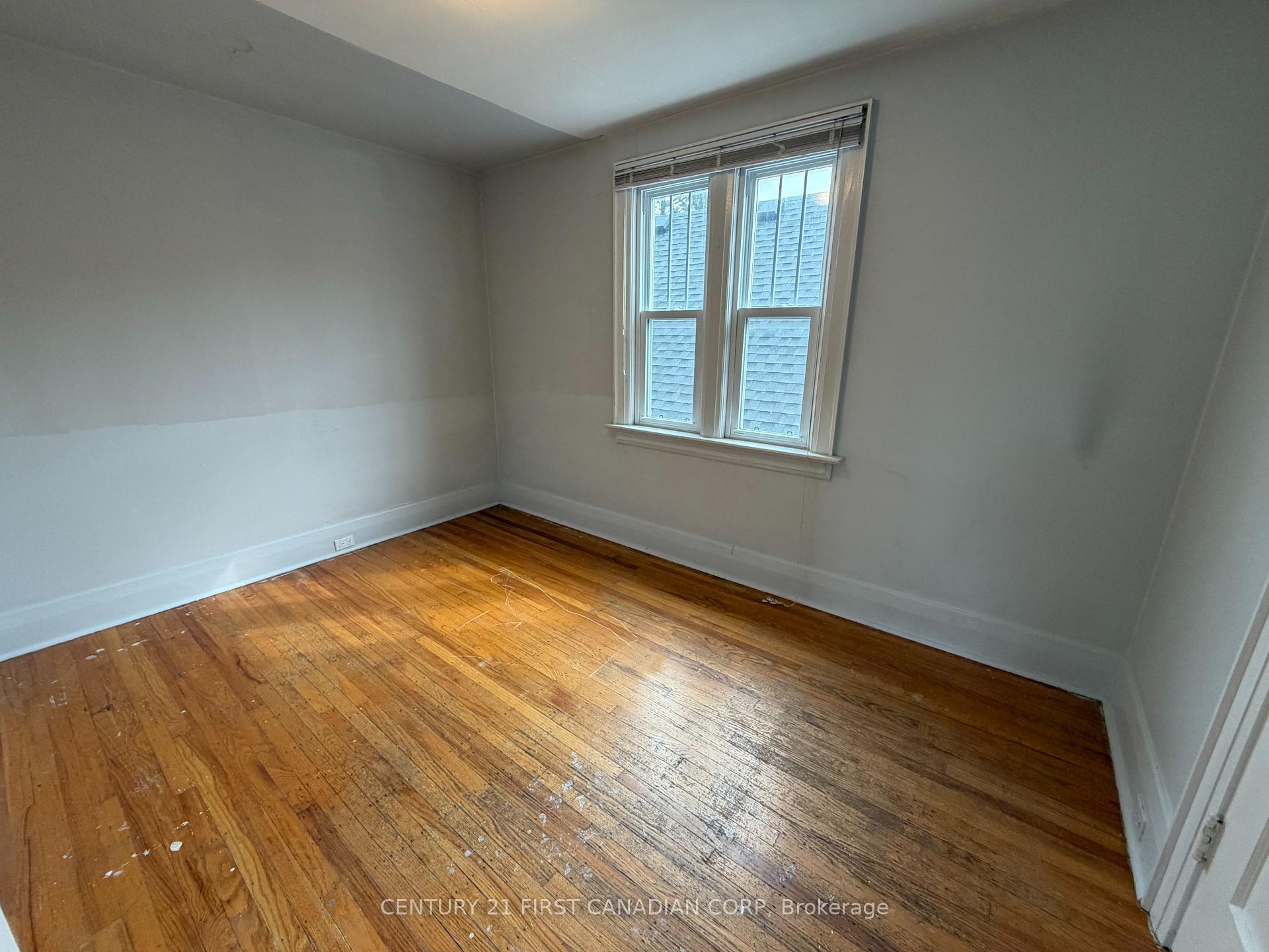 Photo 5 of 200 Huron Street, London, East B — HOMEH