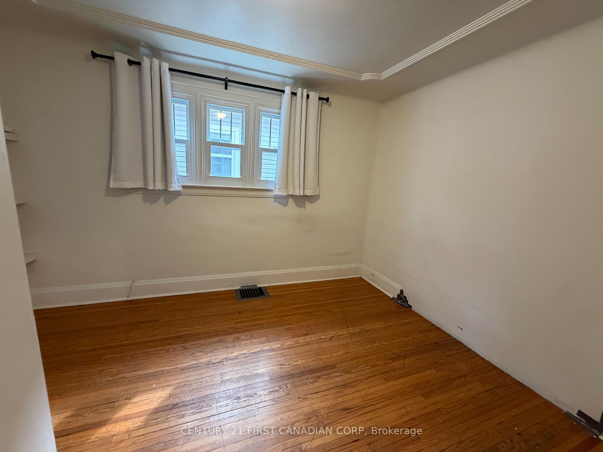 Photo 10 of 200 Huron Street, London, East B — HOMEH