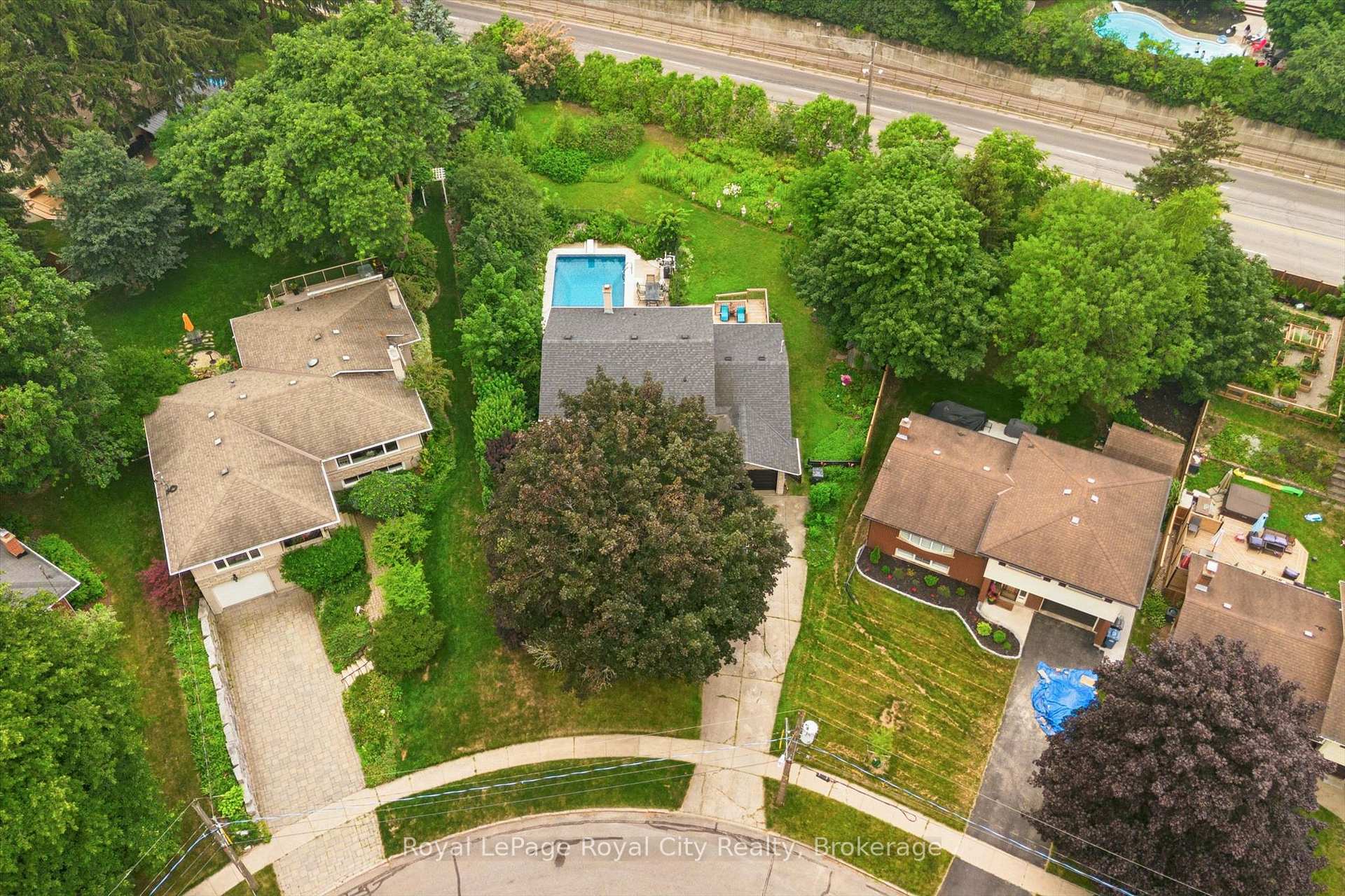 Photo 4 of 30 Westminster Avenue, Guelph, St. George's — HOMEH