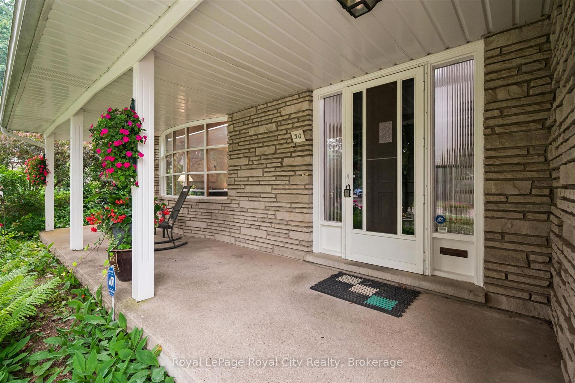 Photo 6 of 30 Westminster Avenue, Guelph, St. George's — HOMEH