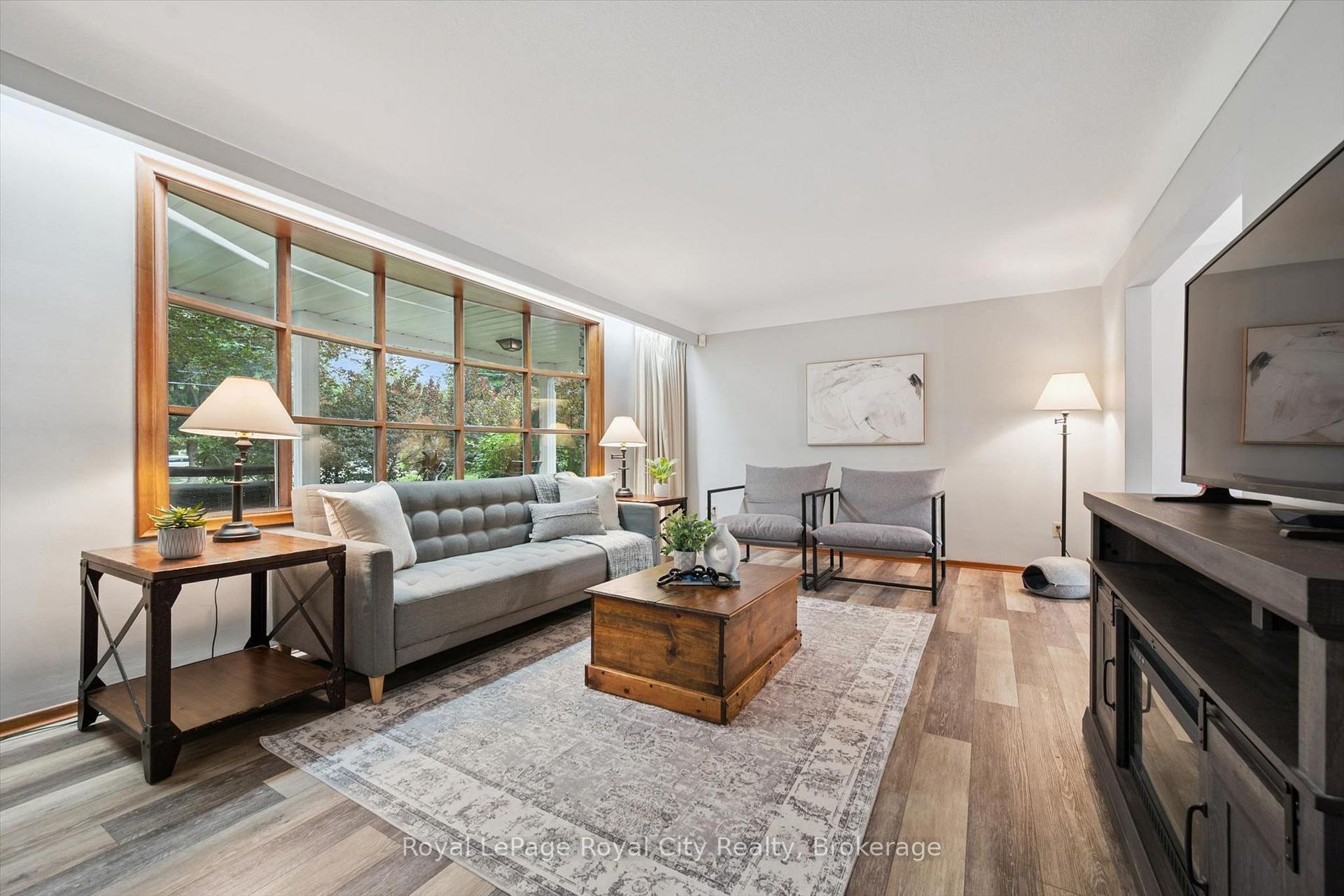 Photo 8 of 30 Westminster Avenue, Guelph, St. George's — HOMEH