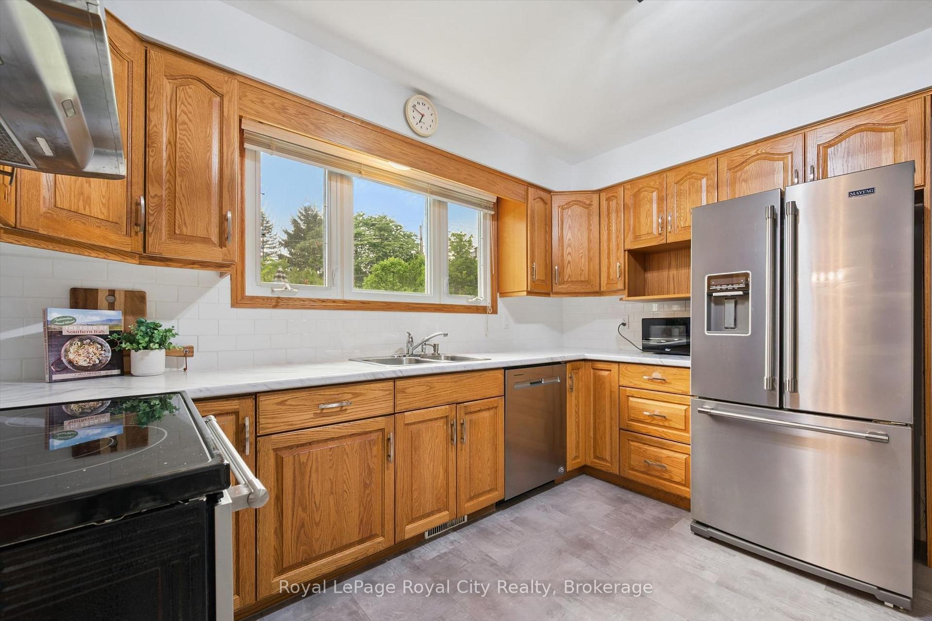 Photo 14 of 30 Westminster Avenue, Guelph, St. George's — HOMEH
