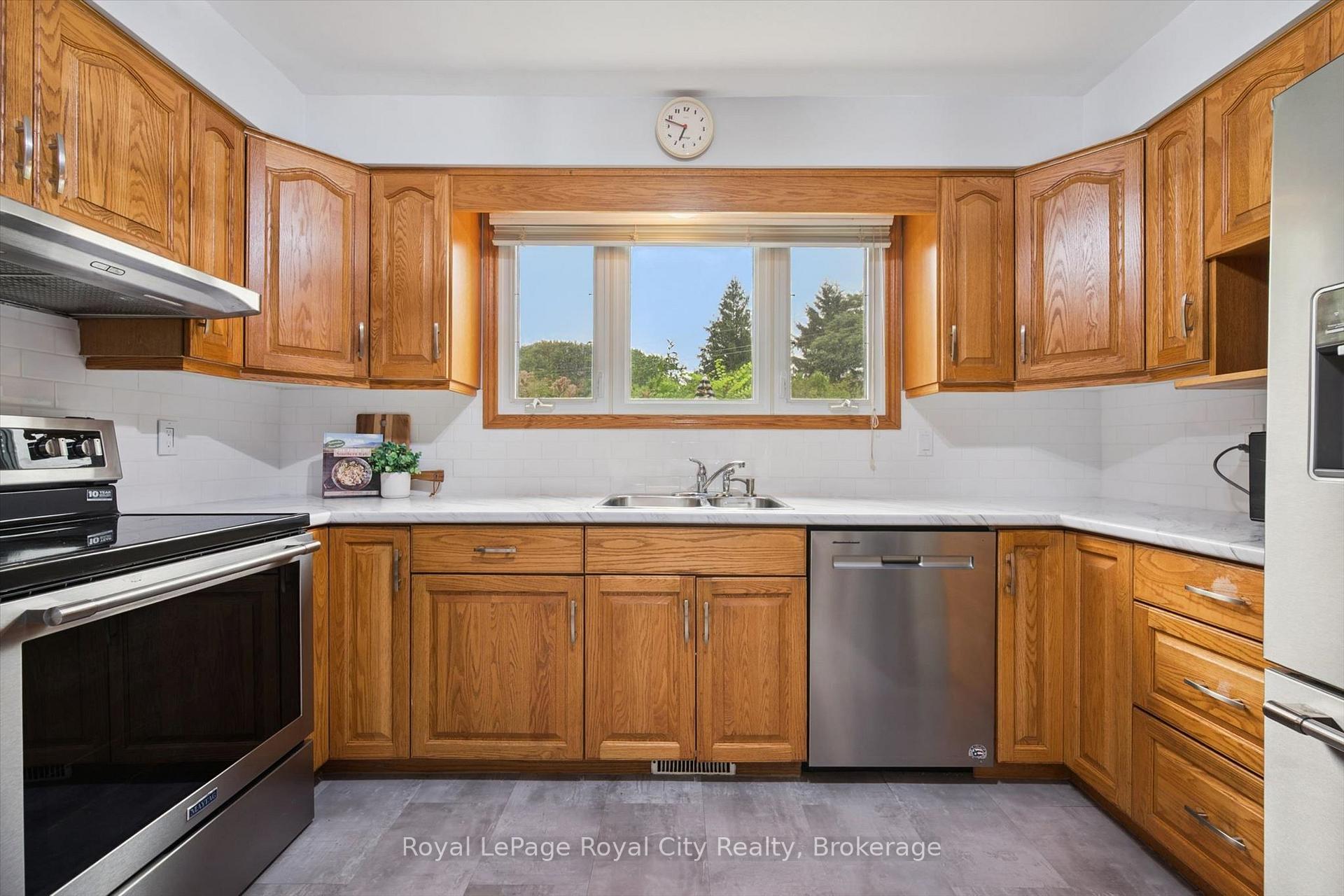 Photo 15 of 30 Westminster Avenue, Guelph, St. George's — HOMEH