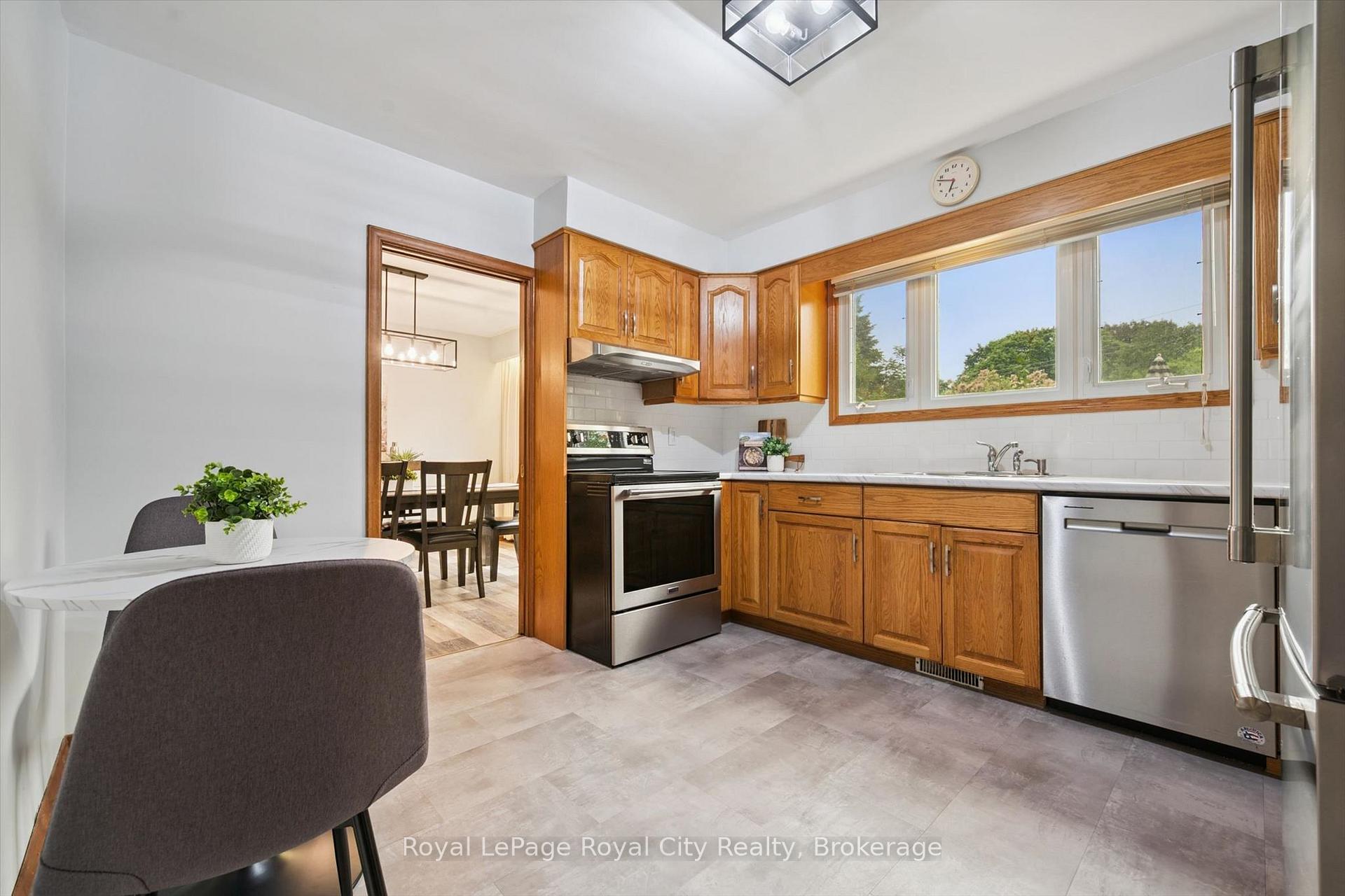 Photo 16 of 30 Westminster Avenue, Guelph, St. George's — HOMEH