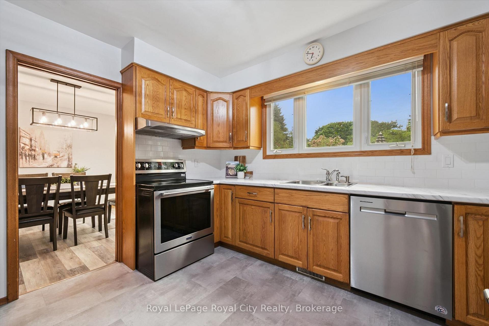 Photo 17 of 30 Westminster Avenue, Guelph, St. George's — HOMEH