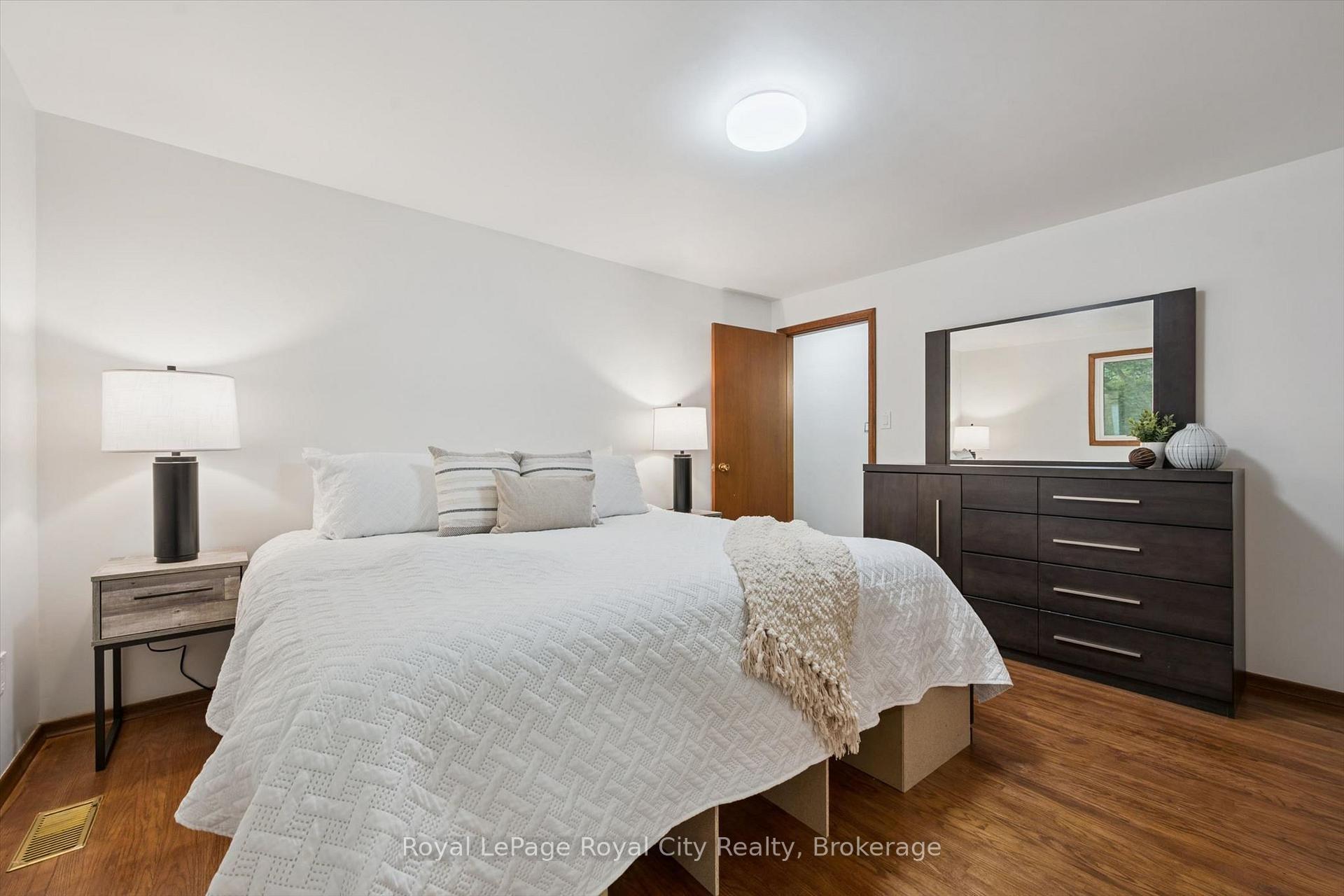 Photo 24 of 30 Westminster Avenue, Guelph, St. George's — HOMEH