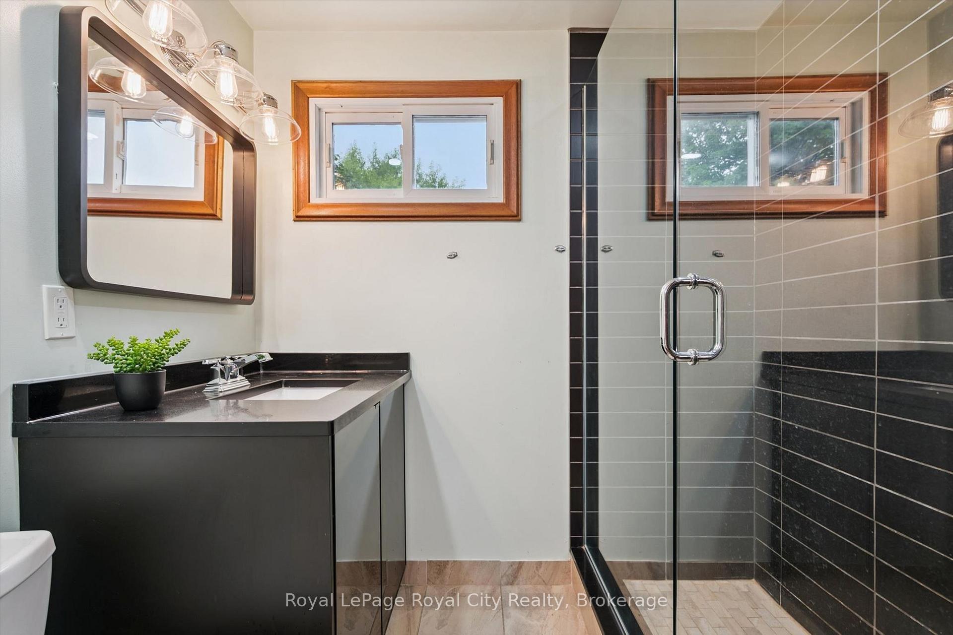 Photo 25 of 30 Westminster Avenue, Guelph, St. George's — HOMEH