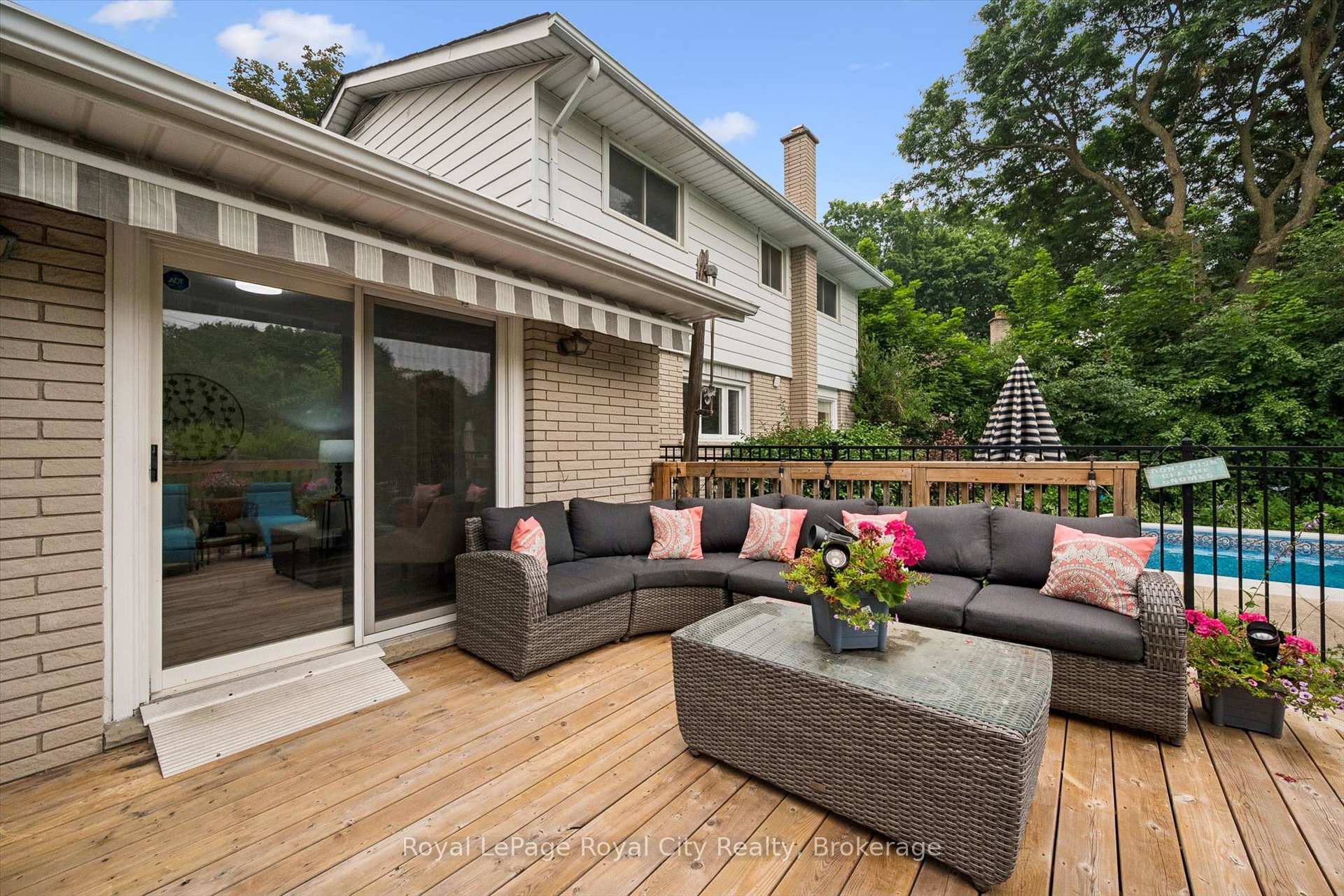 Photo 38 of 30 Westminster Avenue, Guelph, St. George's — HOMEH