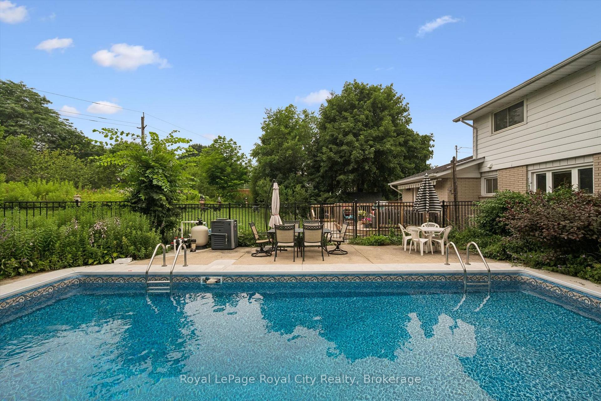 Photo 42 of 30 Westminster Avenue, Guelph, St. George's — HOMEH