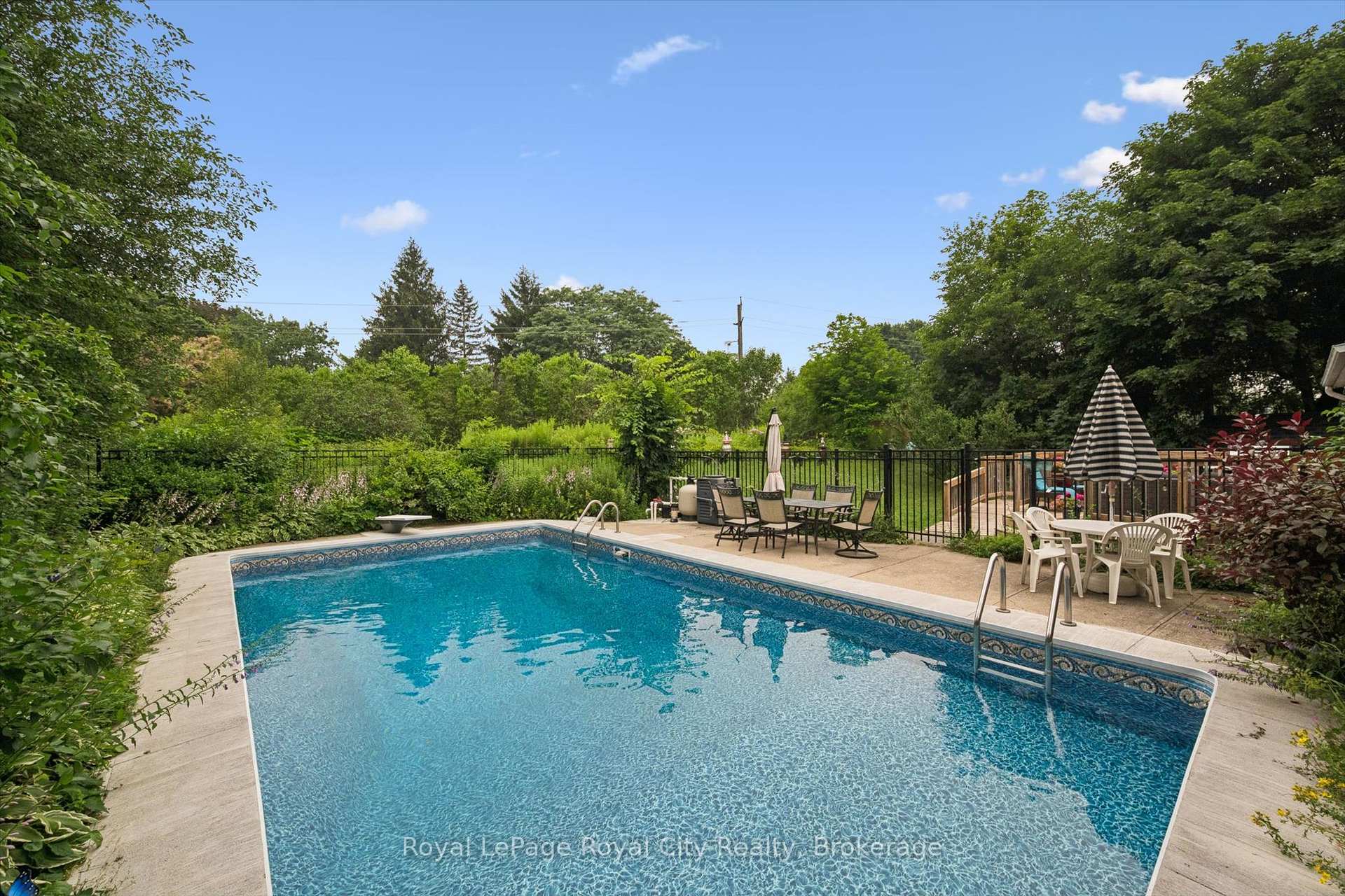 Photo 43 of 30 Westminster Avenue, Guelph, St. George's — HOMEH
