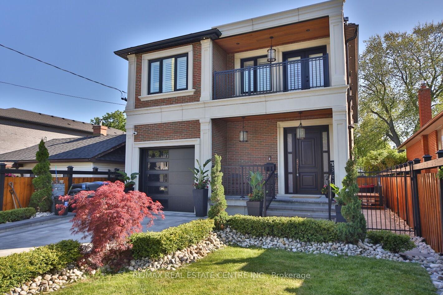 Front of 1098 Meredith Avenue