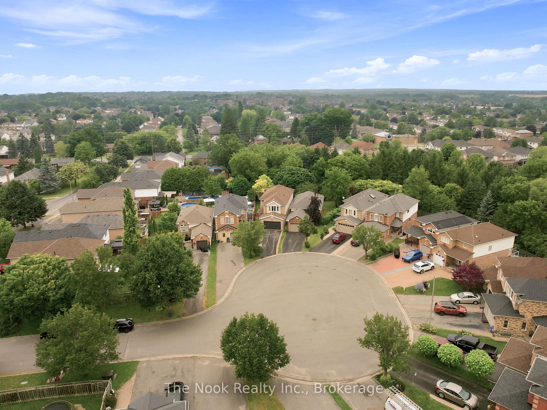 Photo 5 of 10 Orr Court, Clarington, Bowmanville — HOMEH