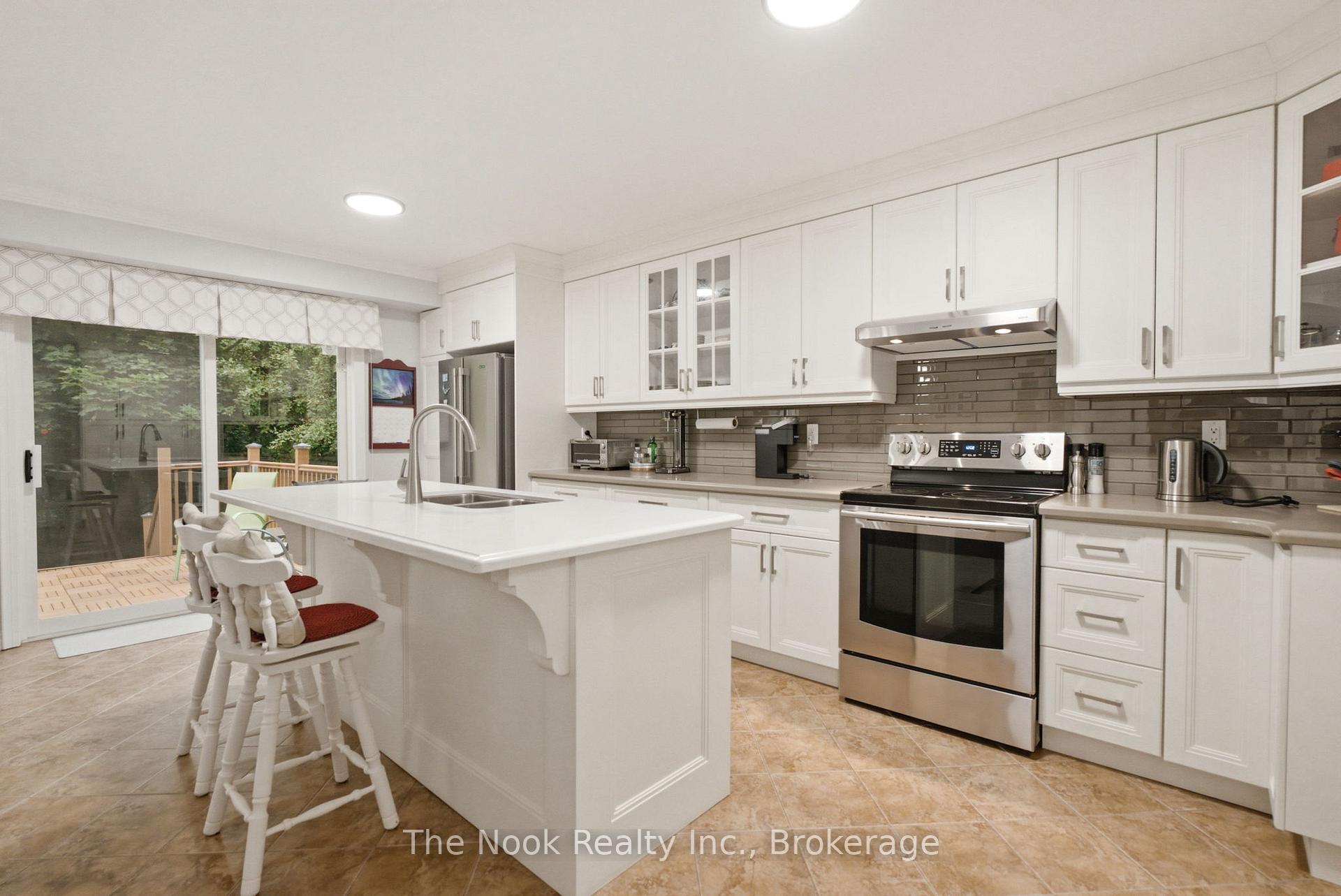 Photo 8 of 10 Orr Court, Clarington, Bowmanville — HOMEH