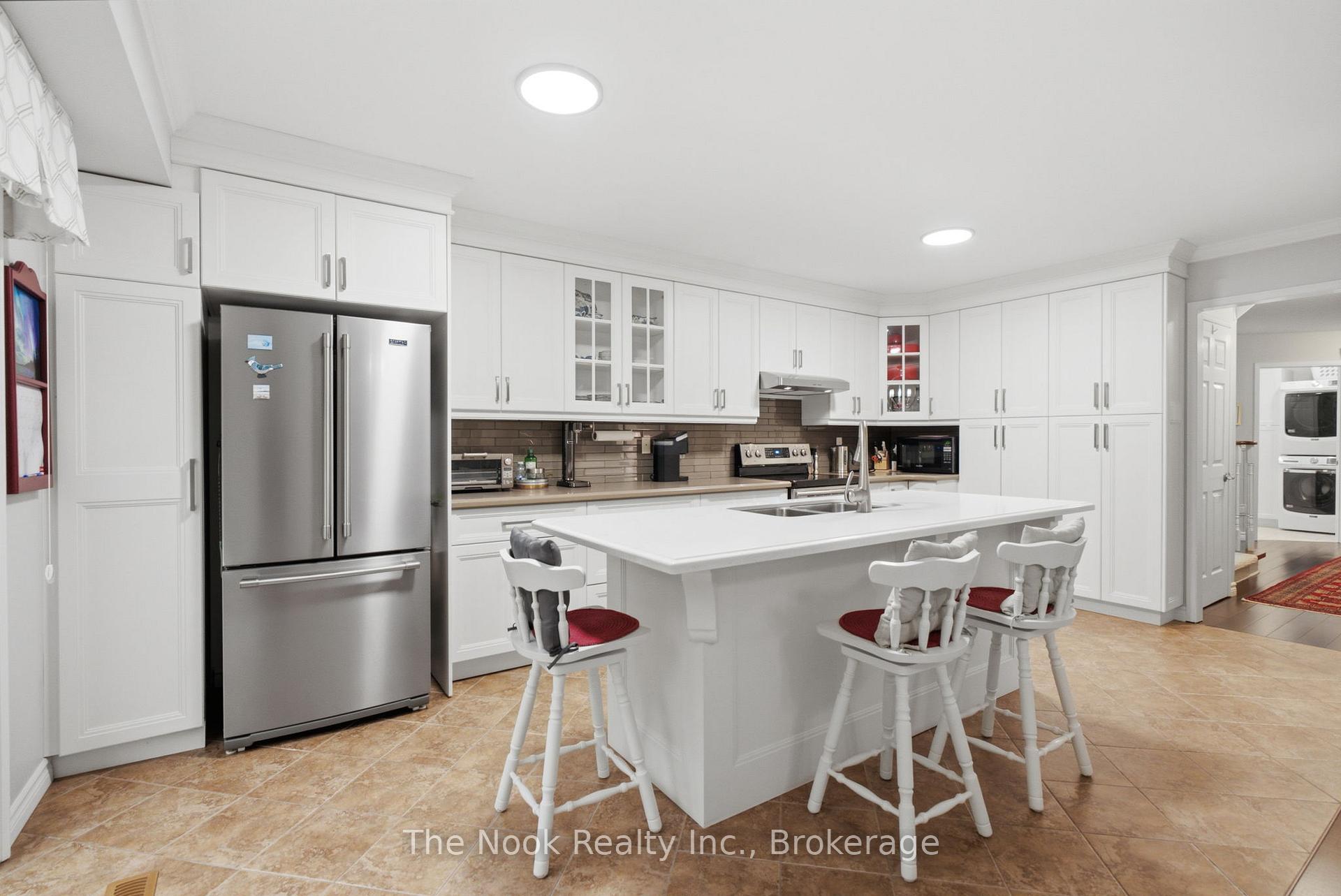 Photo 9 of 10 Orr Court, Clarington, Bowmanville — HOMEH