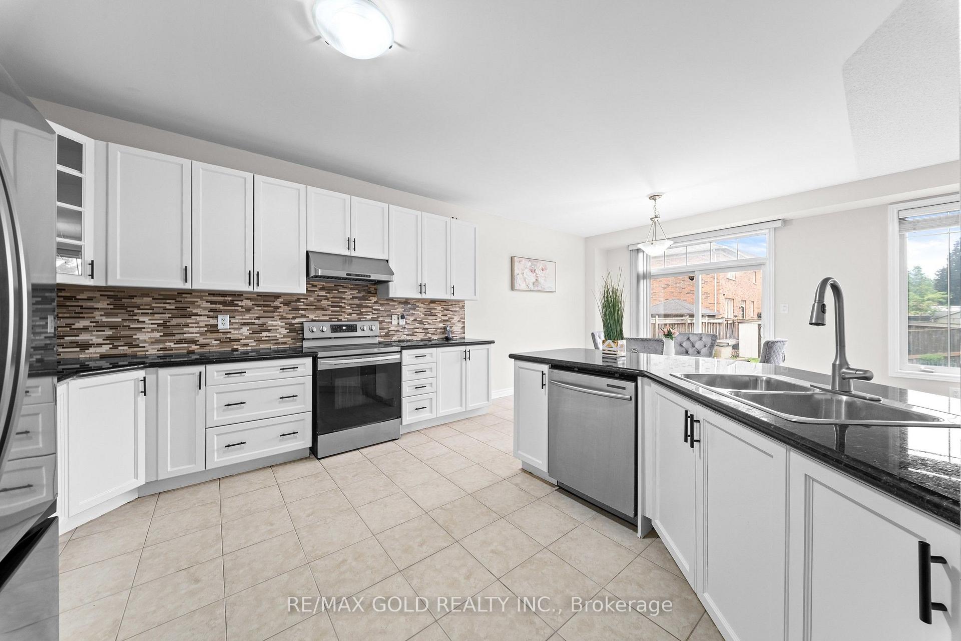 Photo 7 of 43 Midsummer Drive, Brampton, Bram East — HOMEH