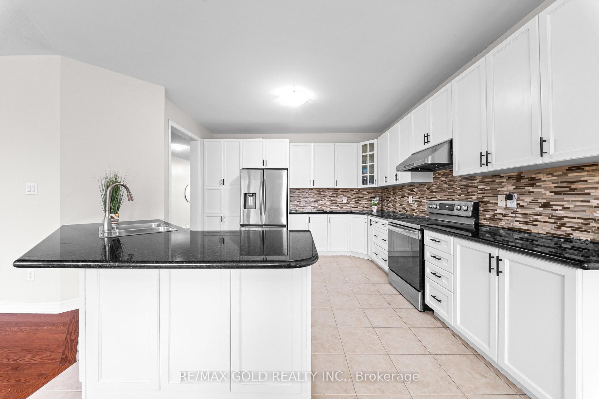 Photo 9 of 43 Midsummer Drive, Brampton, Bram East — HOMEH
