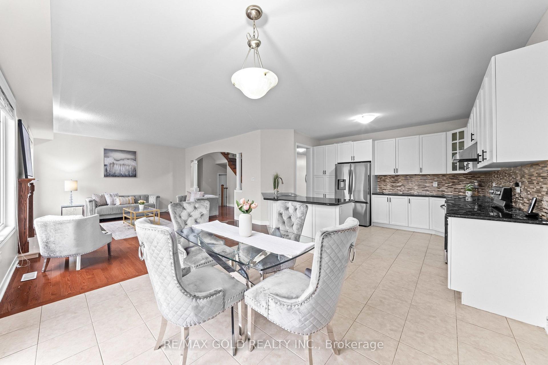 Photo 11 of 43 Midsummer Drive, Brampton, Bram East — HOMEH