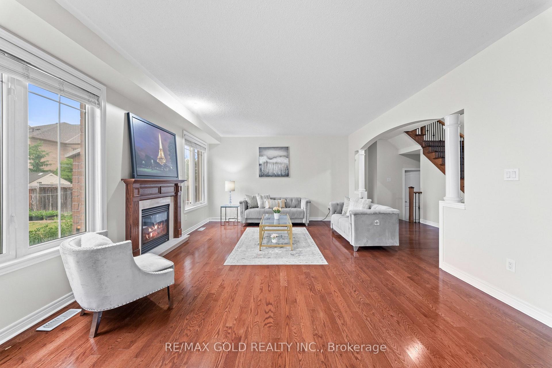Photo 12 of 43 Midsummer Drive, Brampton, Bram East — HOMEH