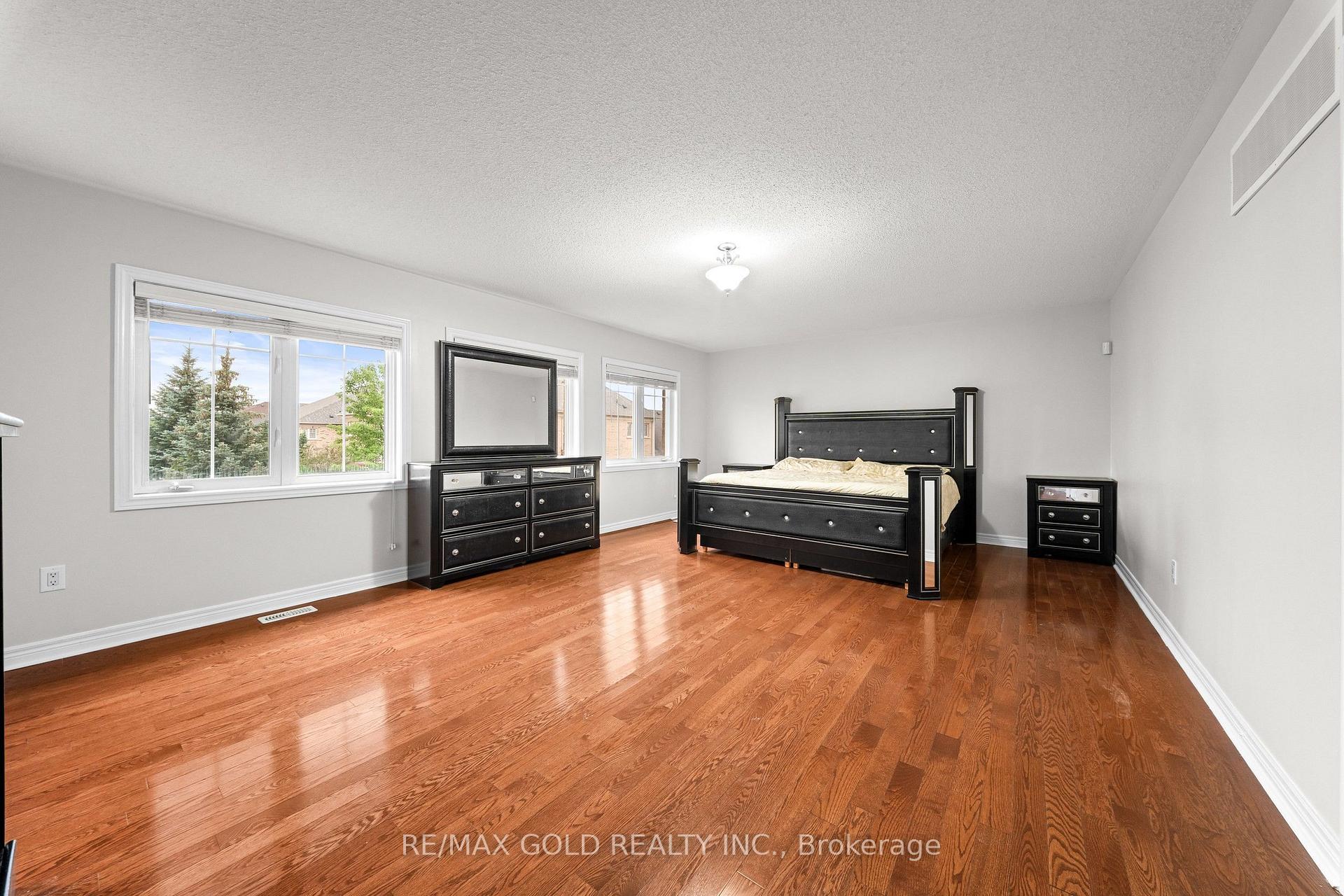 Photo 19 of 43 Midsummer Drive, Brampton, Bram East — HOMEH