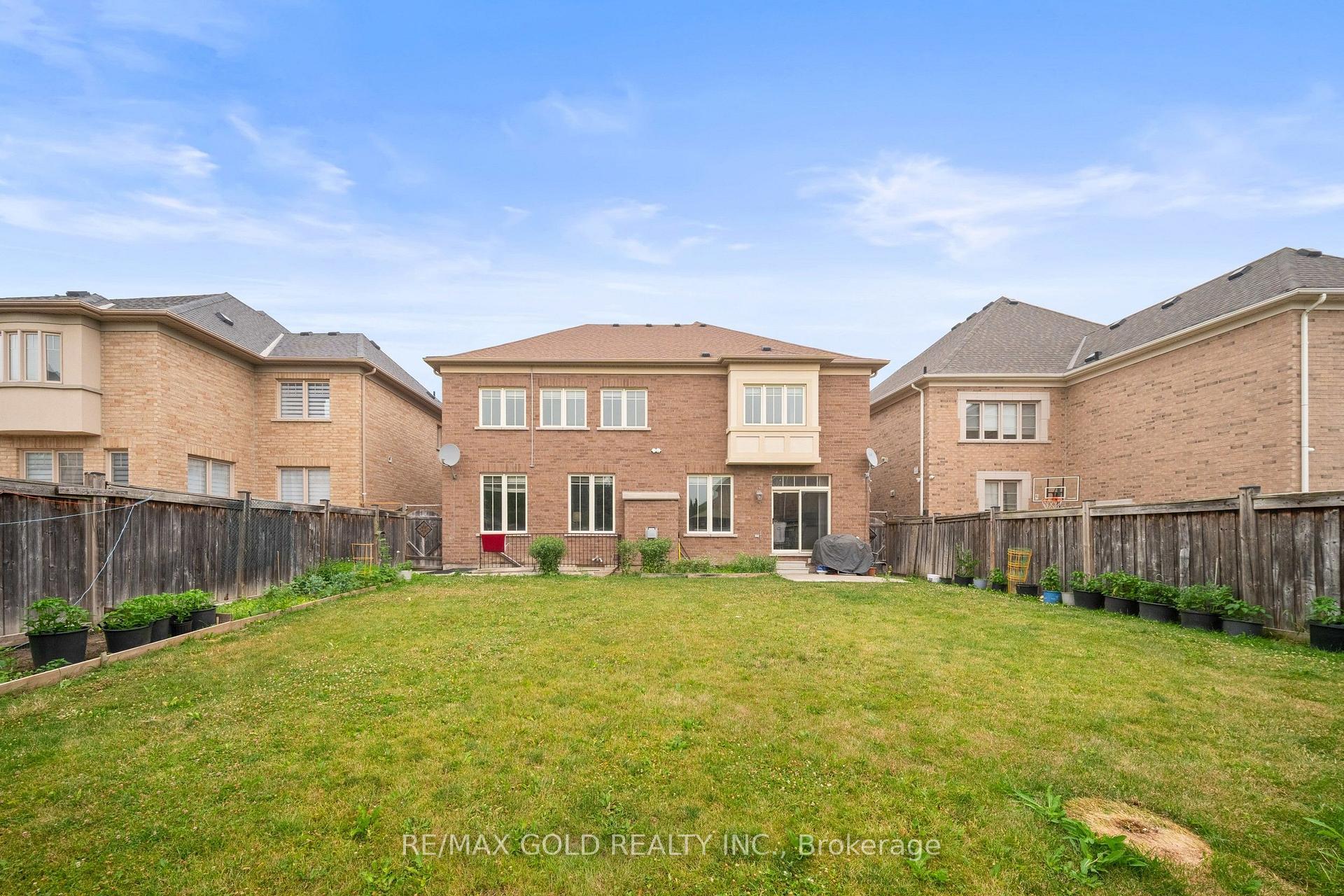 Photo 35 of 43 Midsummer Drive, Brampton, Bram East — HOMEH