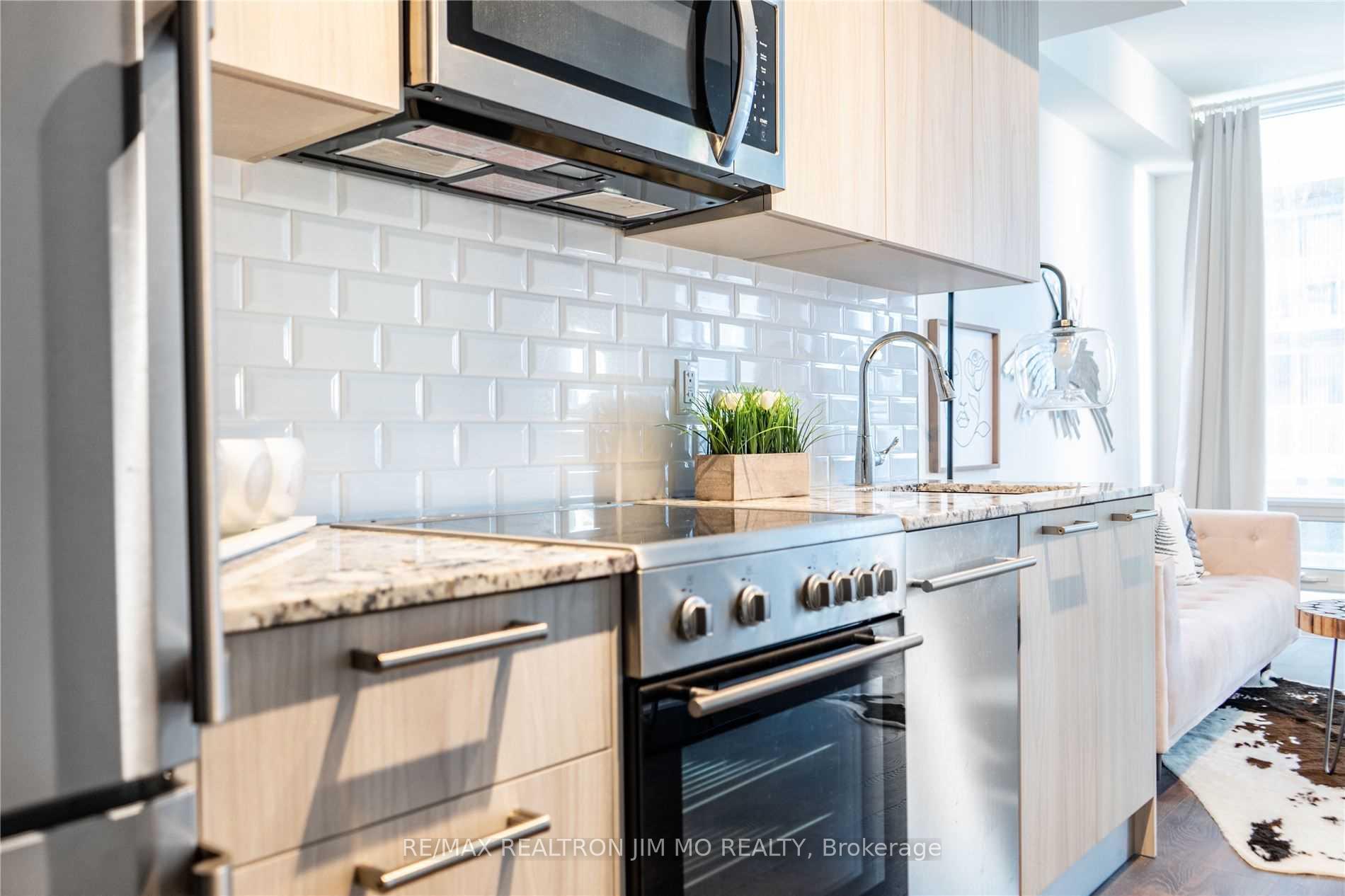 Photo 4 of Unit 706, 28 Wellesley Street E, Toronto, Church-Yonge Corridor — HOMEH