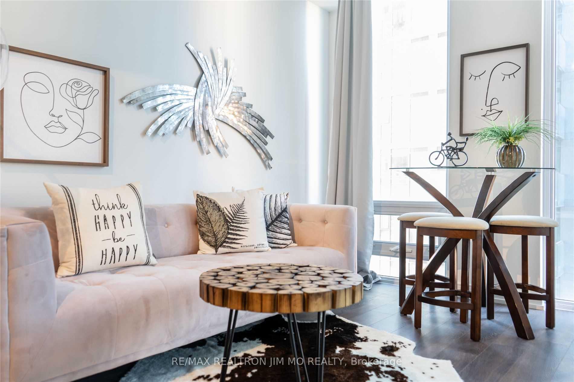 Photo of Unit 706, 28 Wellesley Street E