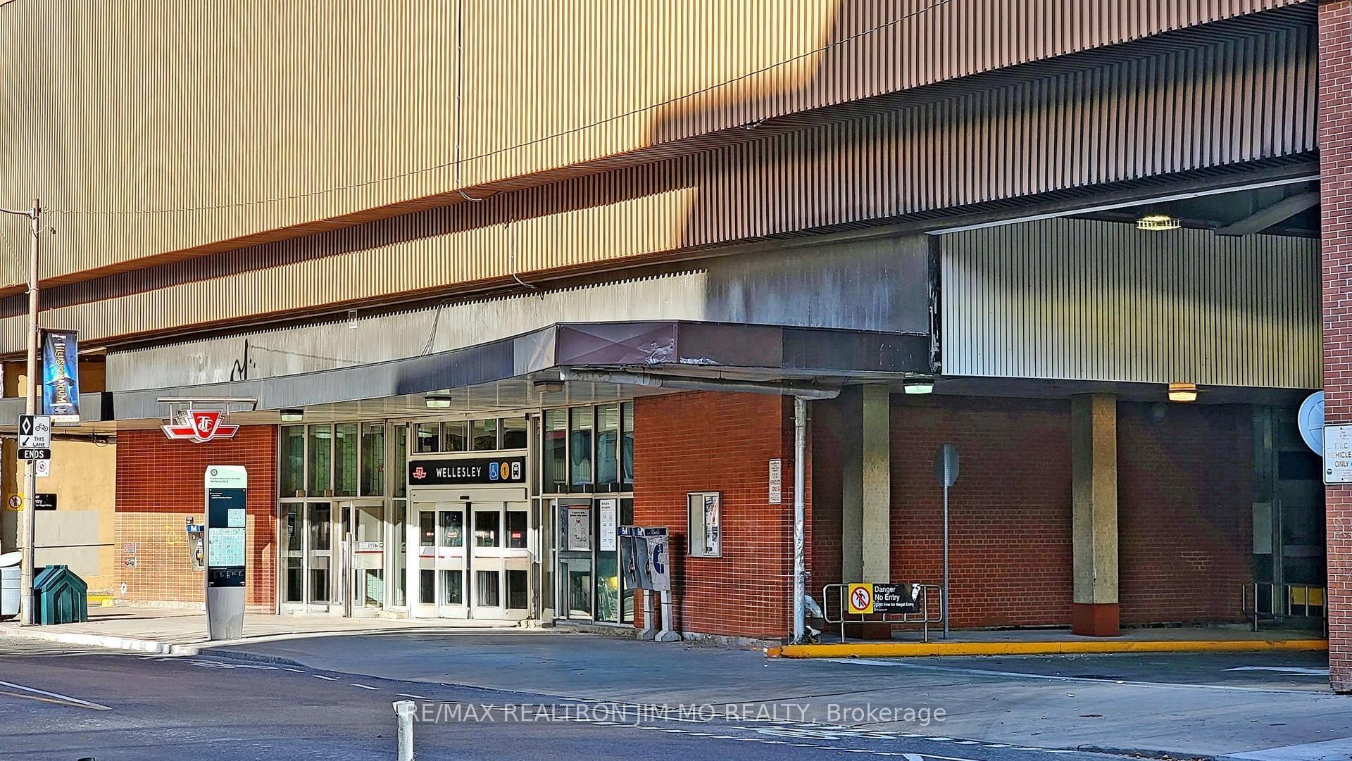 Photo 23 of Unit 706, 28 Wellesley Street E, Toronto, Church-Yonge Corridor — HOMEH