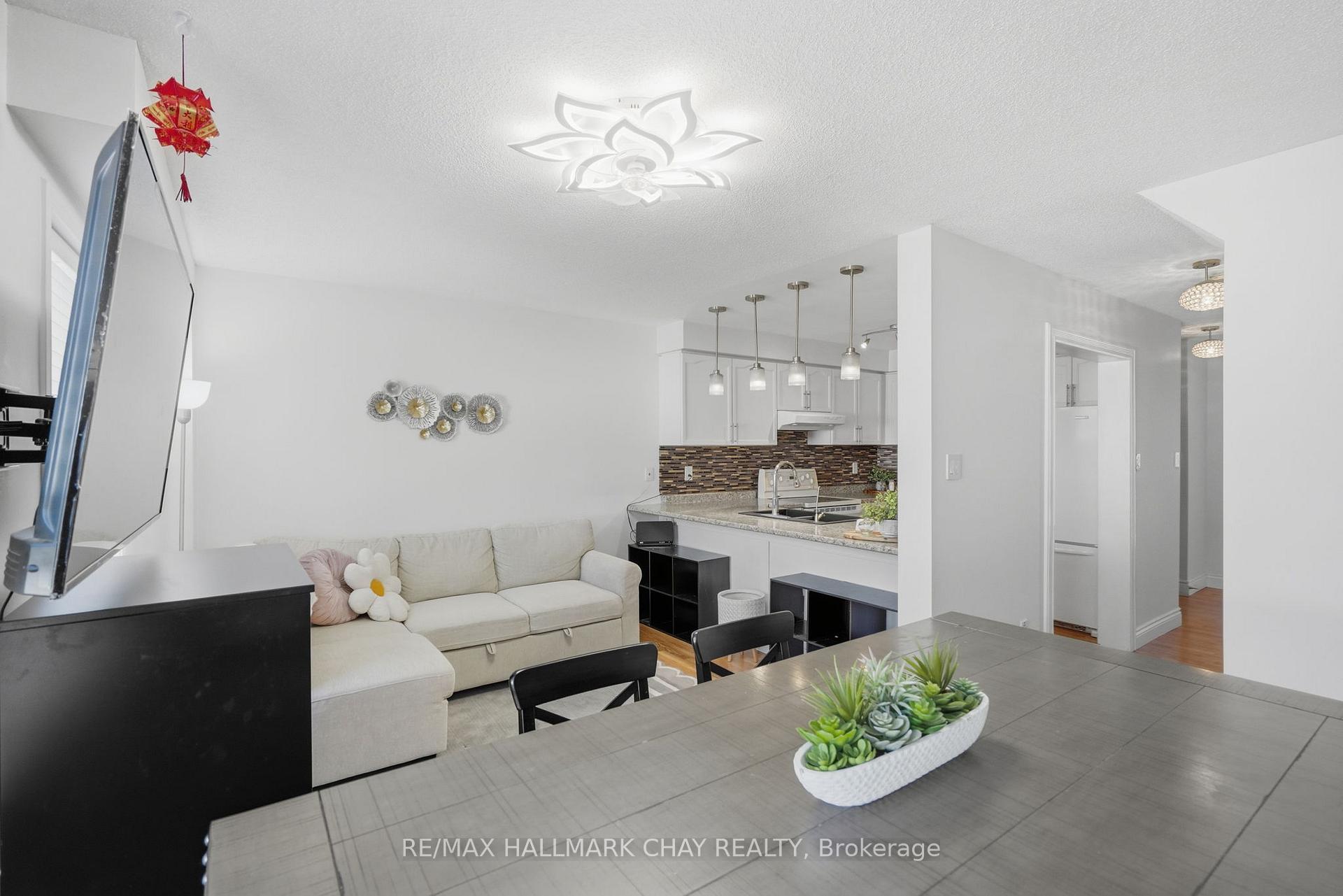 Photo 9 of 4 Hawthorne Crescent, Barrie, Ardagh — HOMEH