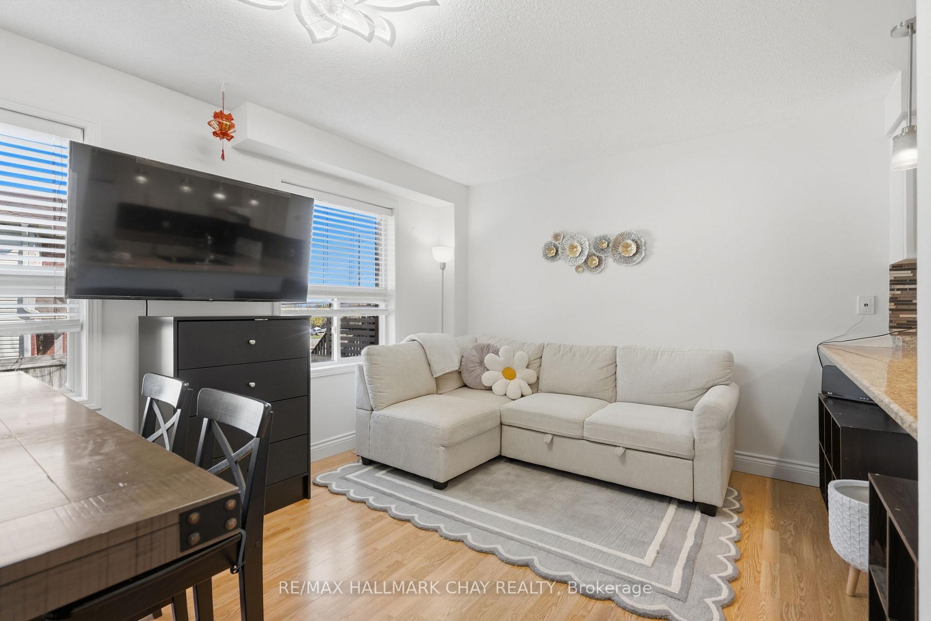 Photo 11 of 4 Hawthorne Crescent, Barrie, Ardagh — HOMEH