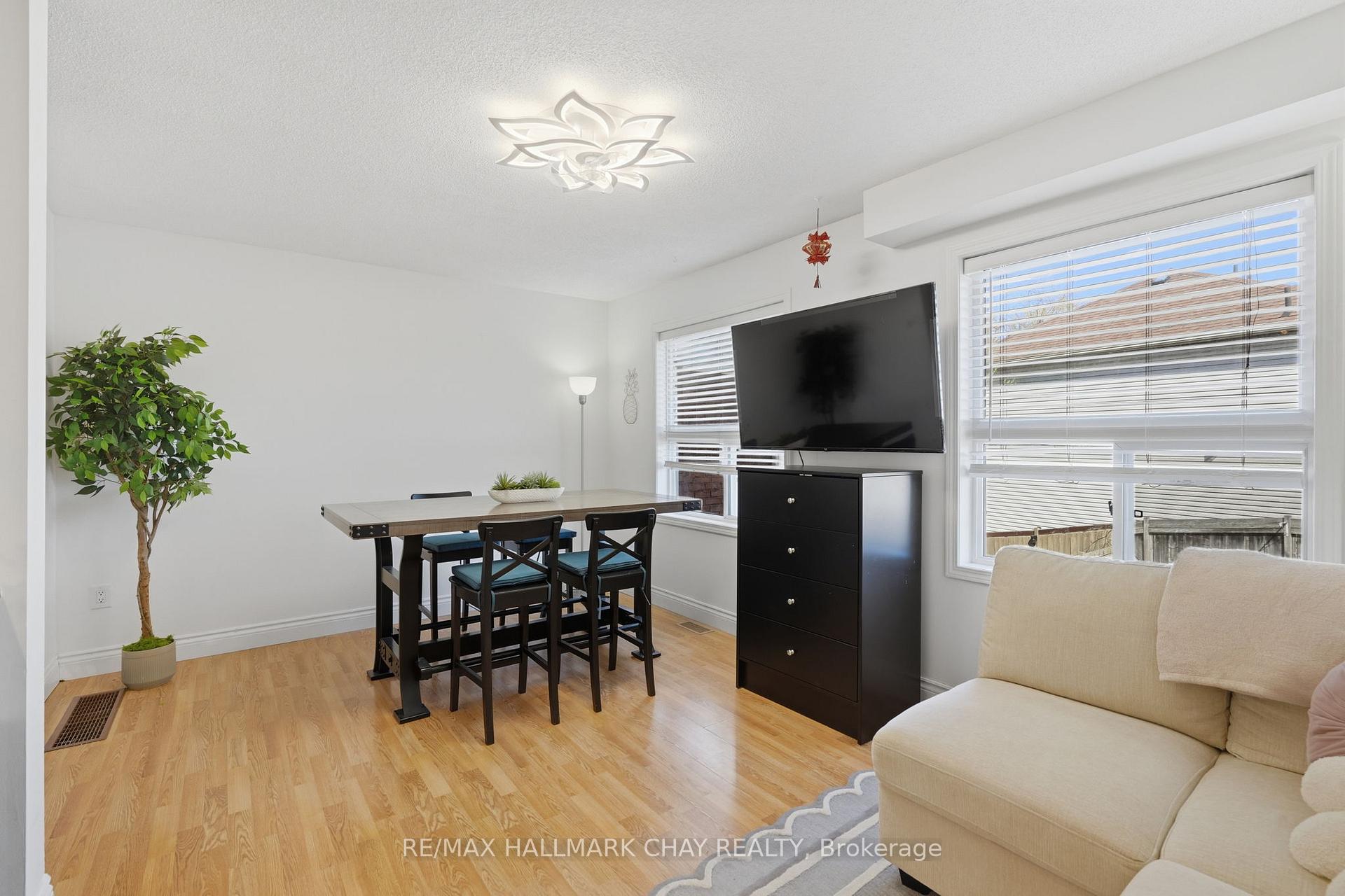 Photo 13 of 4 Hawthorne Crescent, Barrie, Ardagh — HOMEH