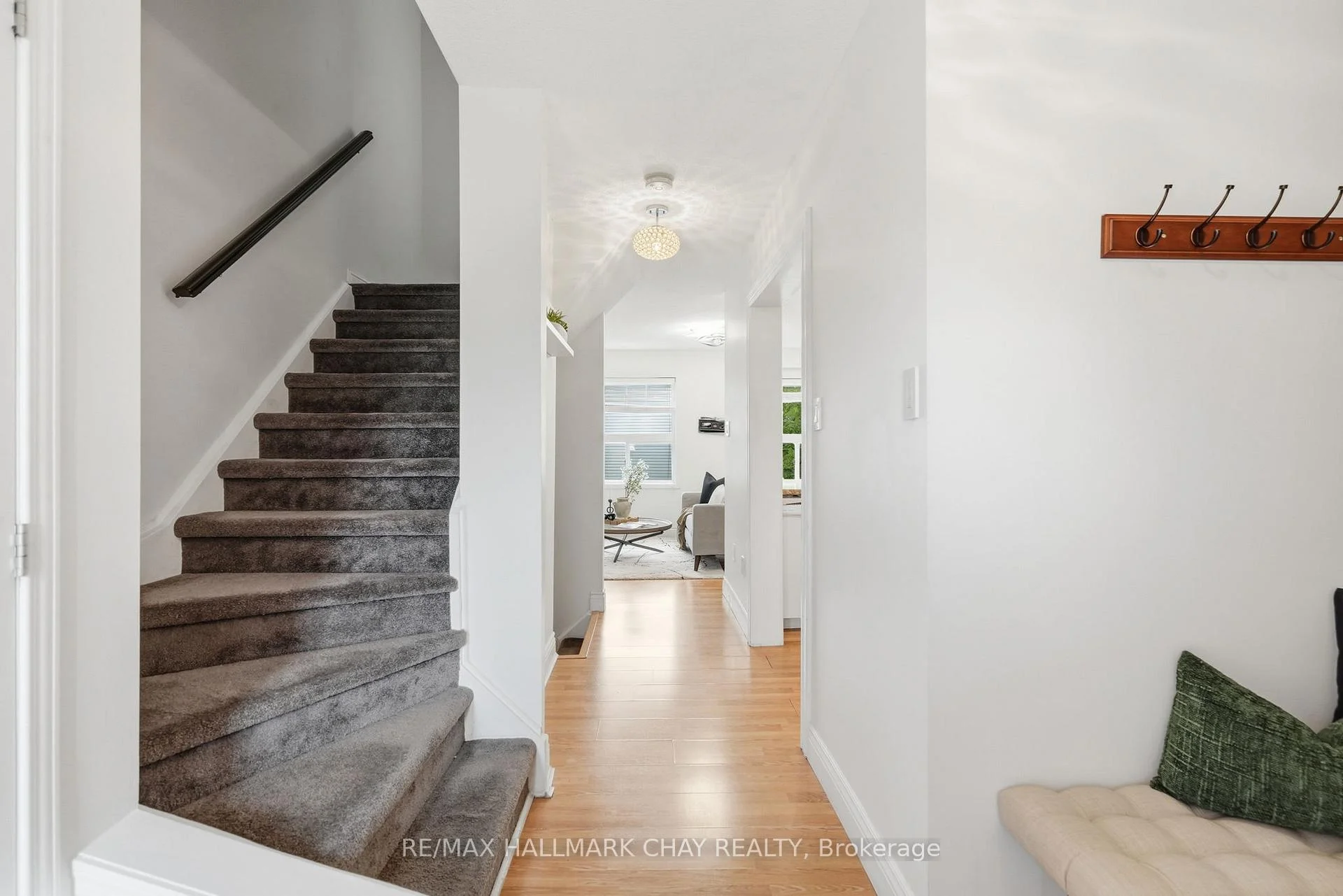 Photo 6 of 4 Hawthorne Crescent, Barrie, Ardagh — HOMEH