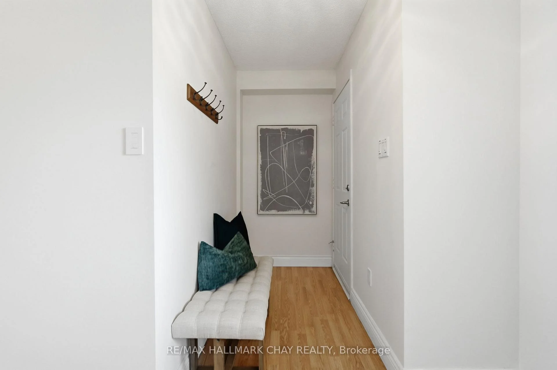 Photo 8 of 4 Hawthorne Crescent, Barrie, Ardagh — HOMEH