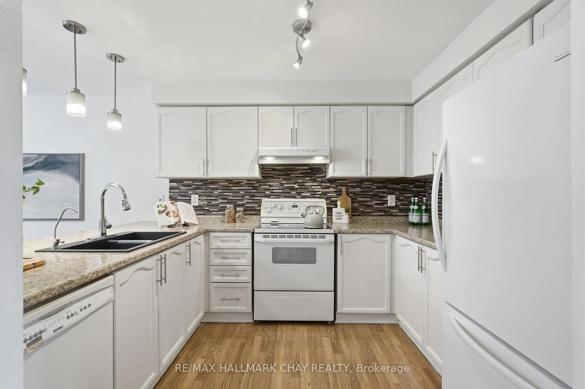 Photo 12 of 4 Hawthorne Crescent, Barrie, Ardagh — HOMEH