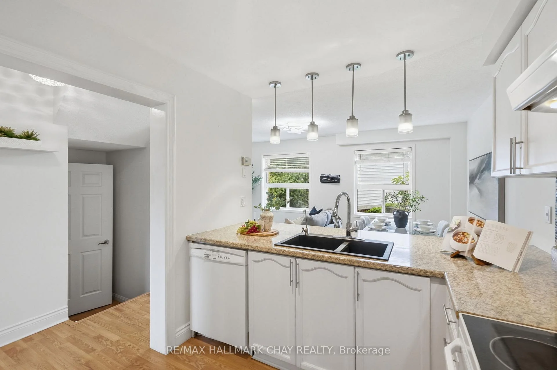 Photo 14 of 4 Hawthorne Crescent, Barrie, Ardagh — HOMEH