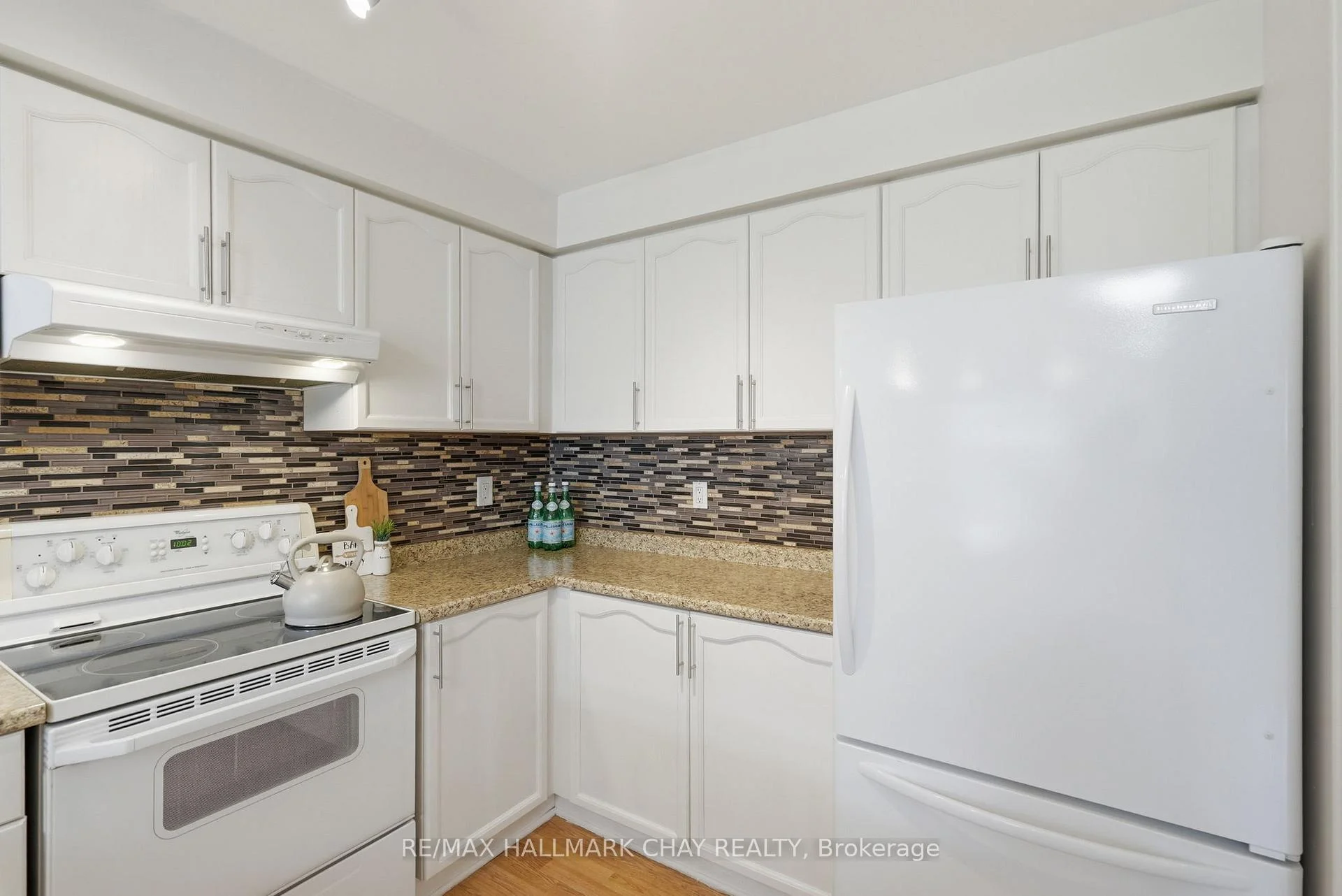 Photo 16 of 4 Hawthorne Crescent, Barrie, Ardagh — HOMEH