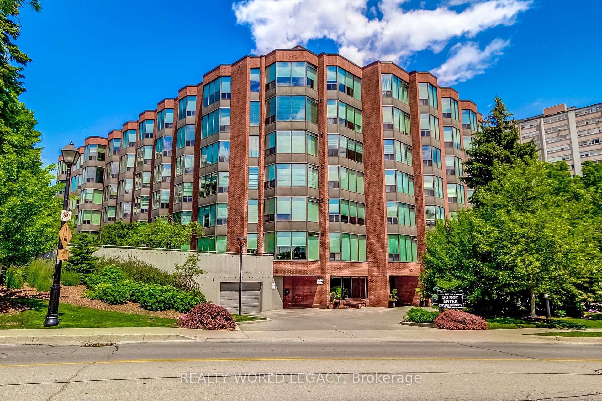 Photo 3 of Unit 501, 2121 Lakeshore Road, Burlington, Brant — HOMEH