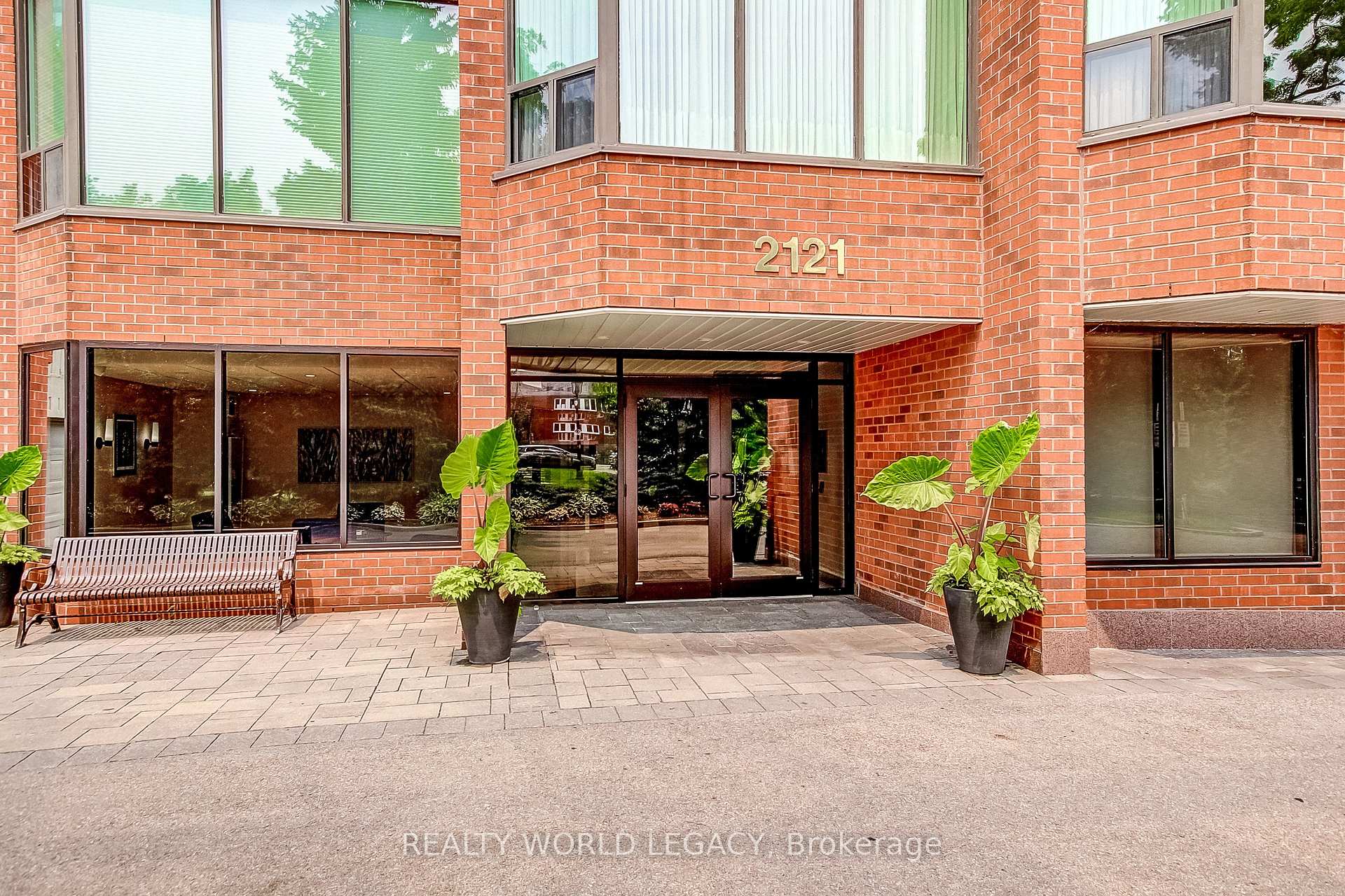 Photo 5 of Unit 501, 2121 Lakeshore Road, Burlington, Brant — HOMEH