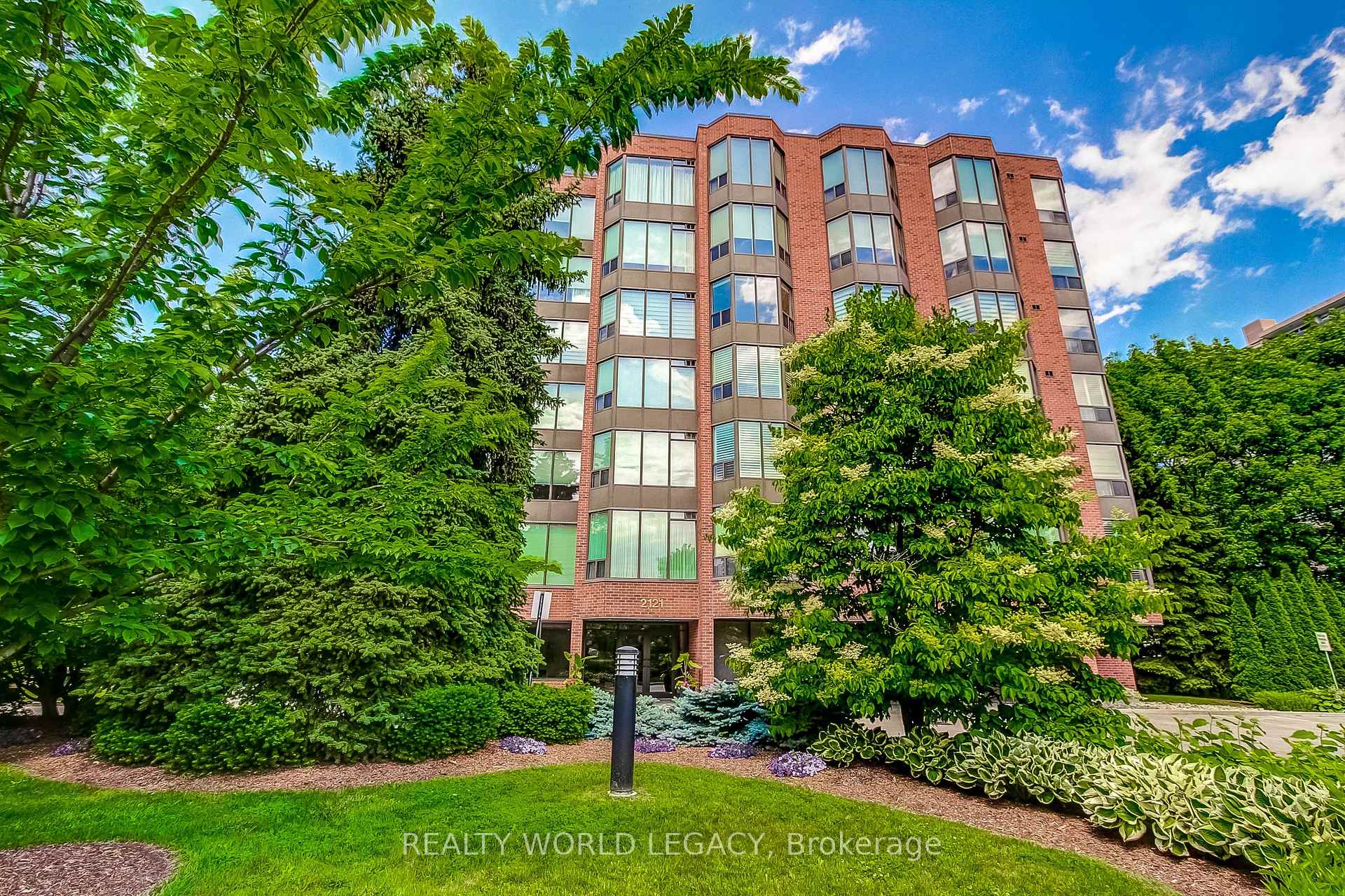 Photo 4 of Unit 501, 2121 Lakeshore Road, Burlington, Brant — HOMEH