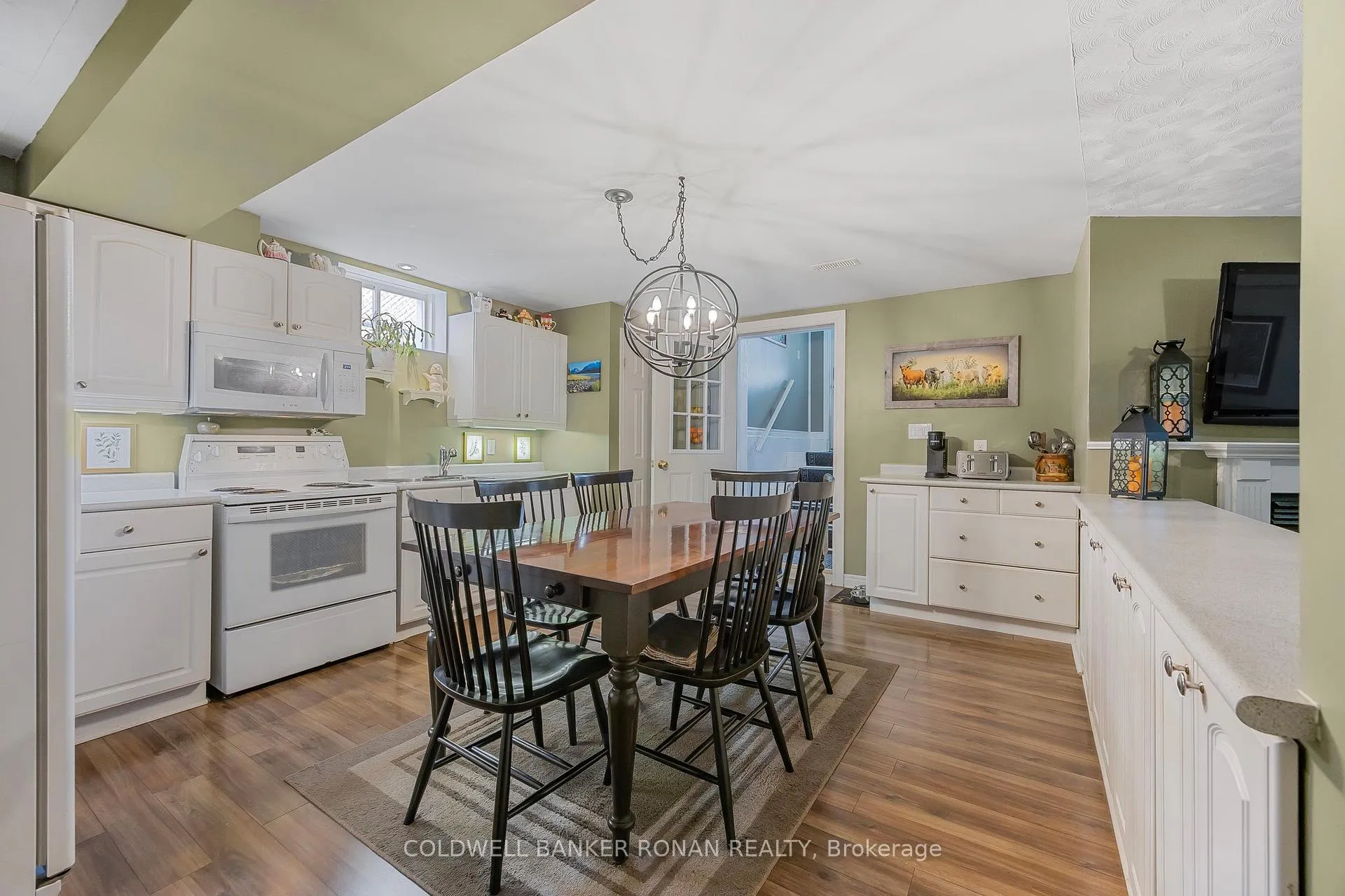 Photo 26 of 25 Reynolds Avenue, New Tecumseth, Beeton — HOMEH