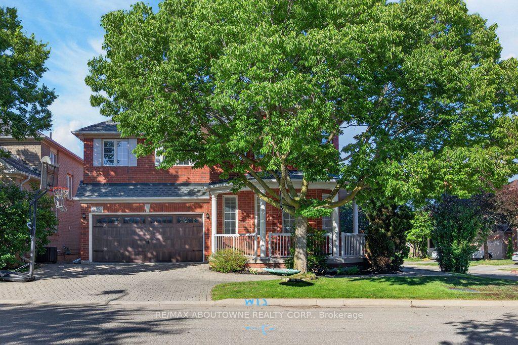 Photo 2 of 2201 Lapsley Crescent, Oakville, Westmount — HOMEH