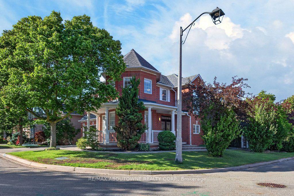 Photo 4 of 2201 Lapsley Crescent, Oakville, Westmount — HOMEH
