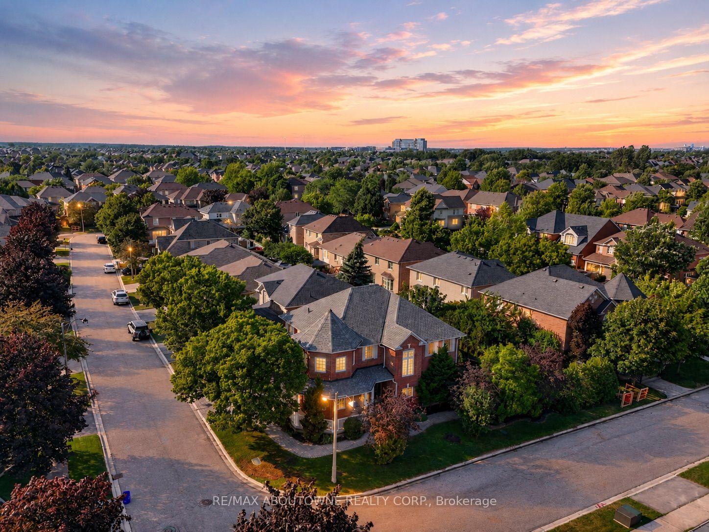 Photo 6 of 2201 Lapsley Crescent, Oakville, Westmount — HOMEH