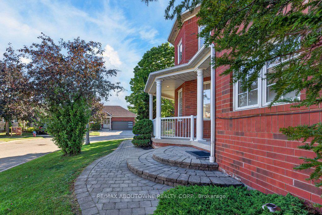 Photo 7 of 2201 Lapsley Crescent, Oakville, Westmount — HOMEH